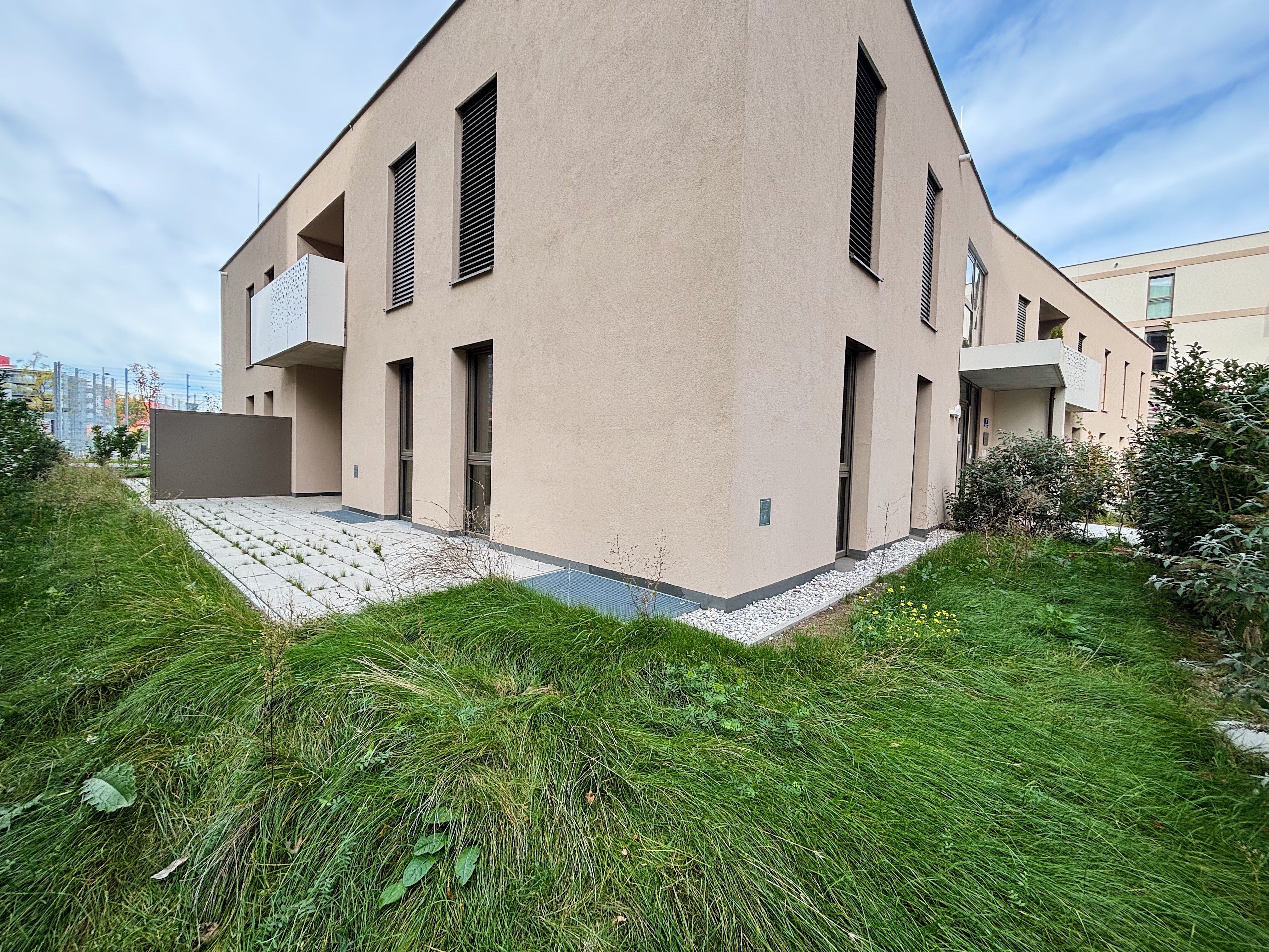 1874653E-CF79-4DC5-86E5-415639000692