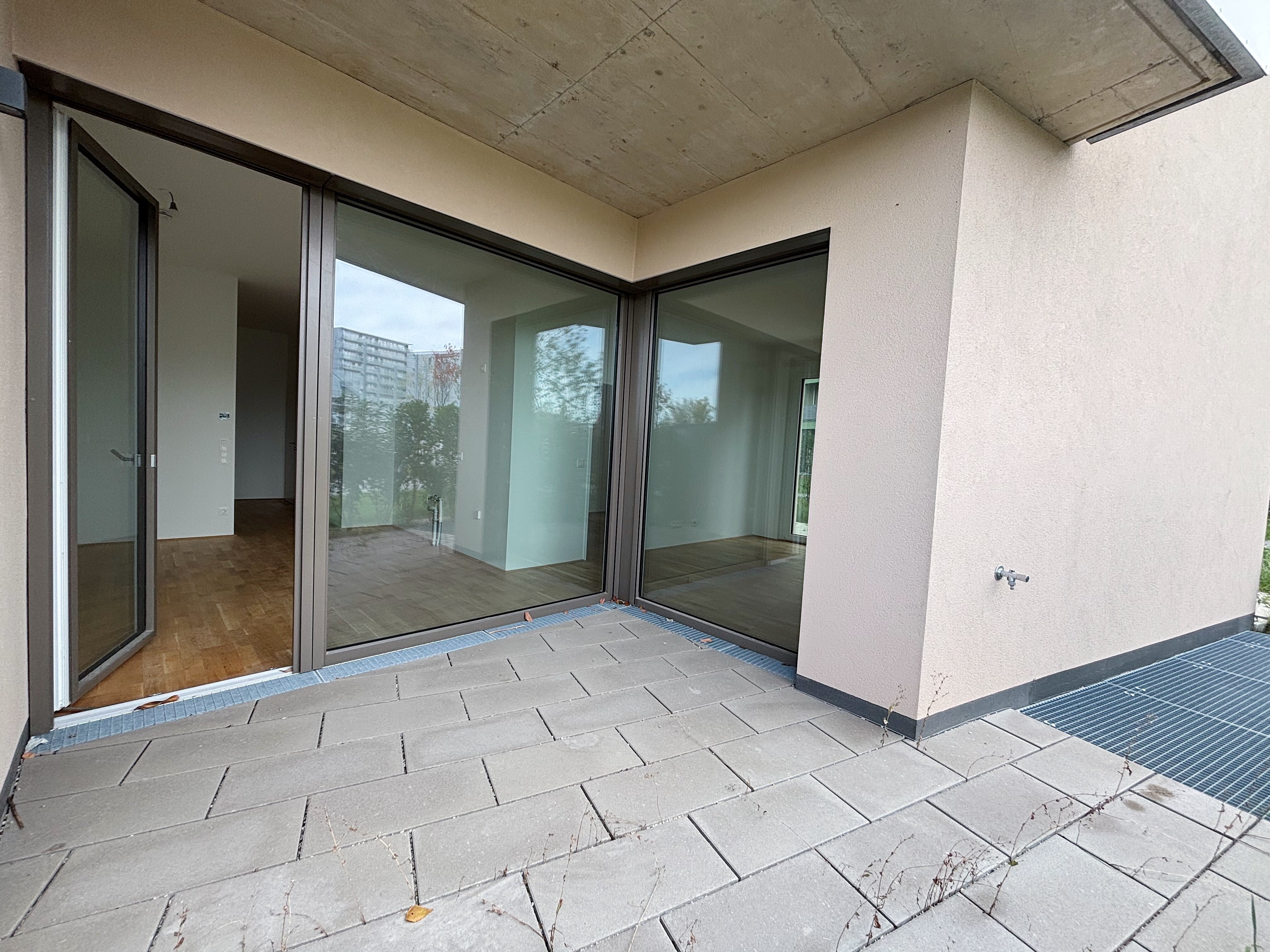 526E6A9C-10C8-42C4-B8C7-7190B0DE9002