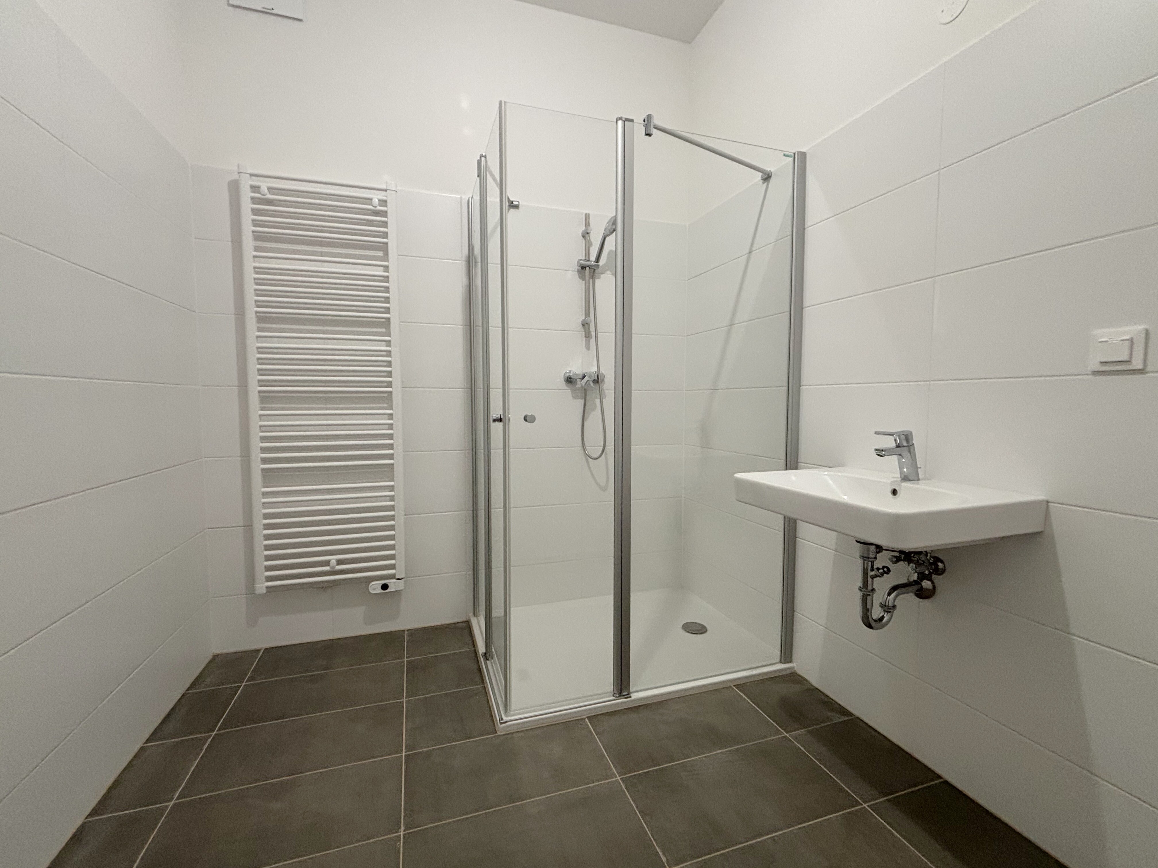 67697318-3248-41EE-975E-6C2607C58A26