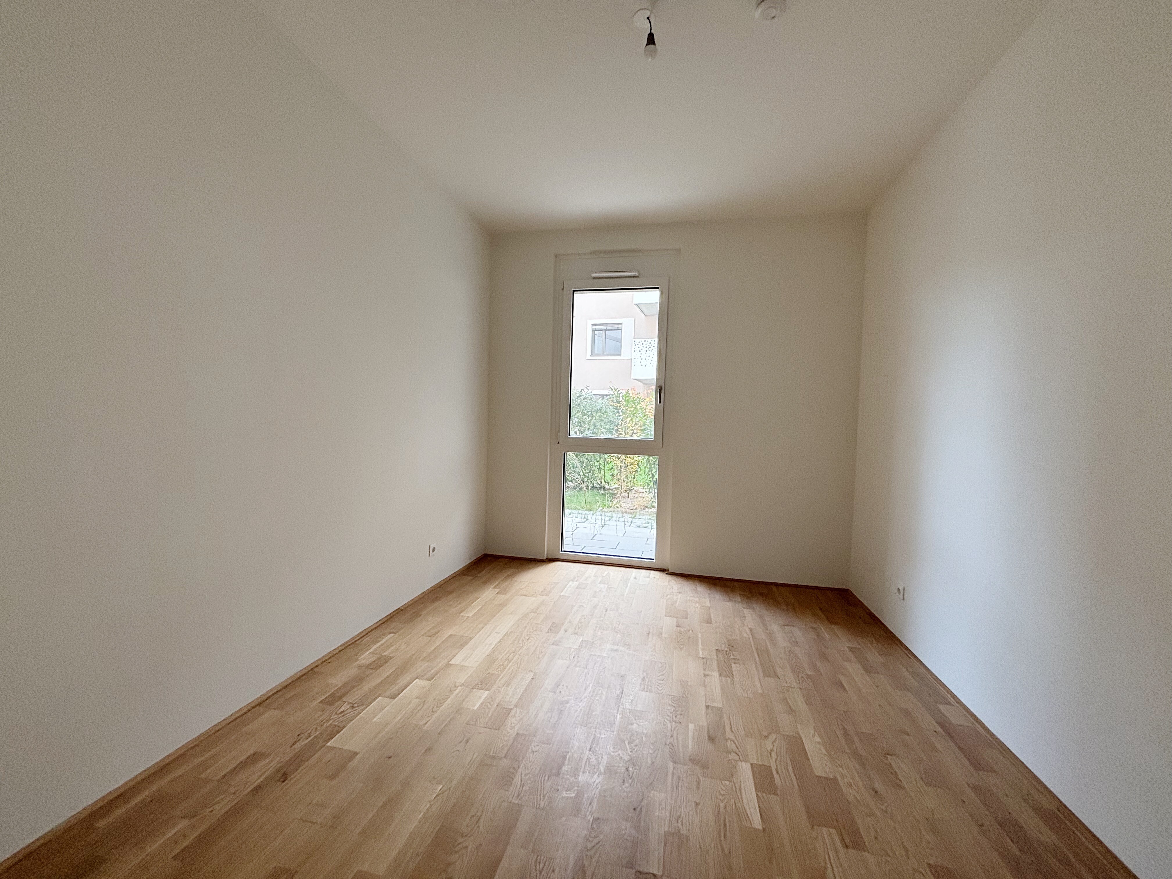 4C0DD52F-ADD3-44B3-AA56-125FB33B078A