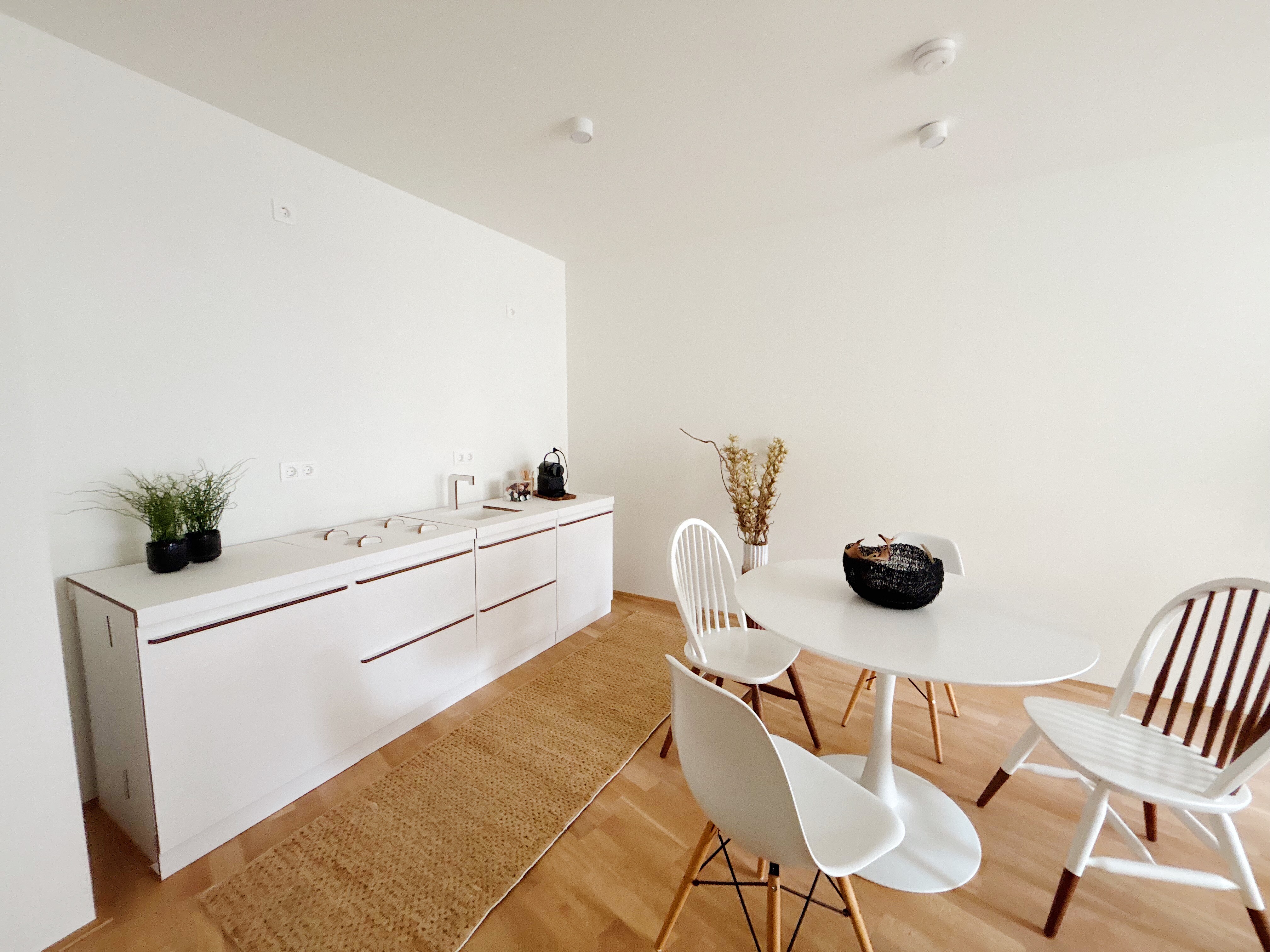 89044FD9-DAAC-403F-8380-F8F8A644BE82