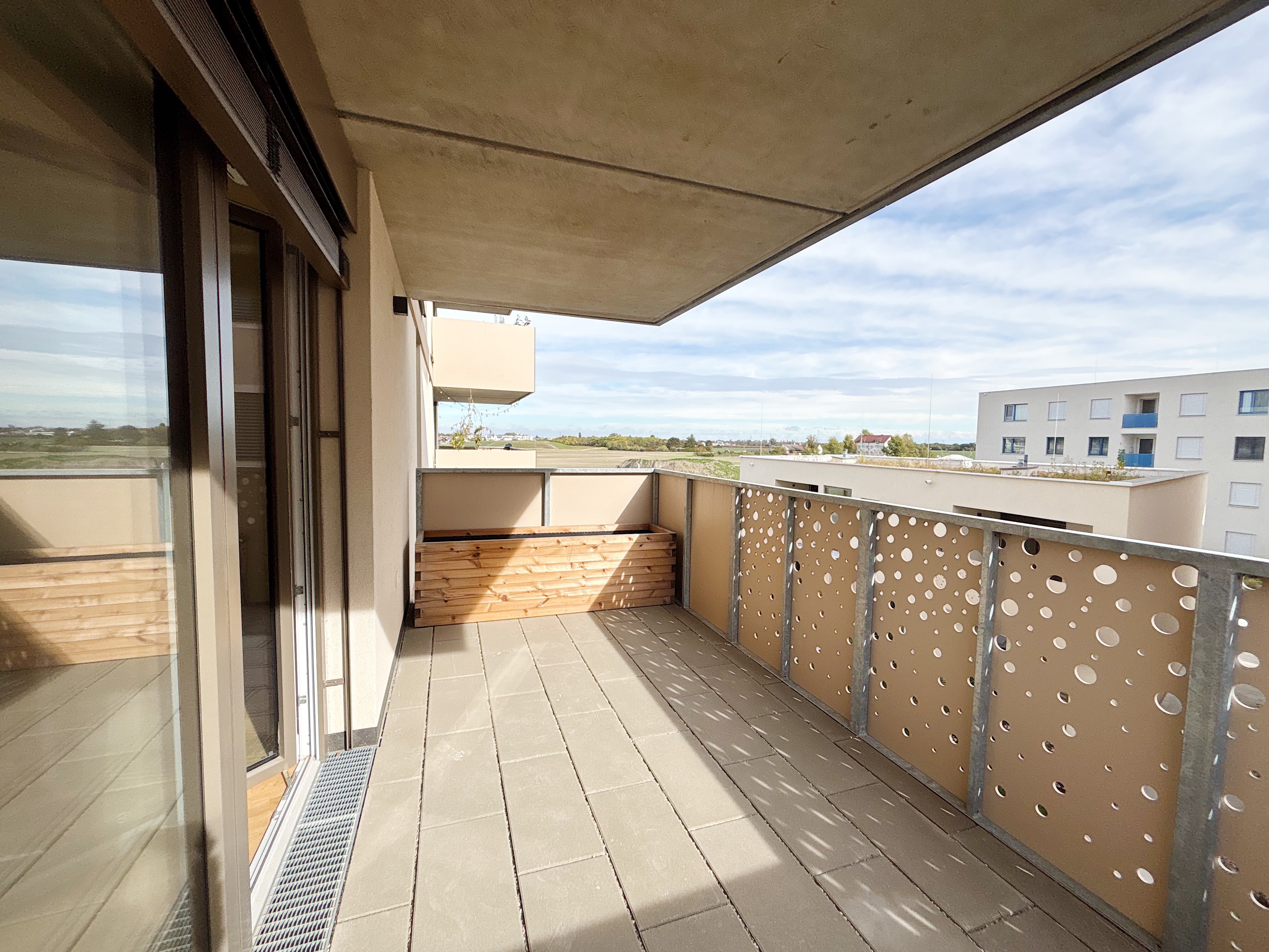 6208A6A5-5169-476F-9316-520B66A33653