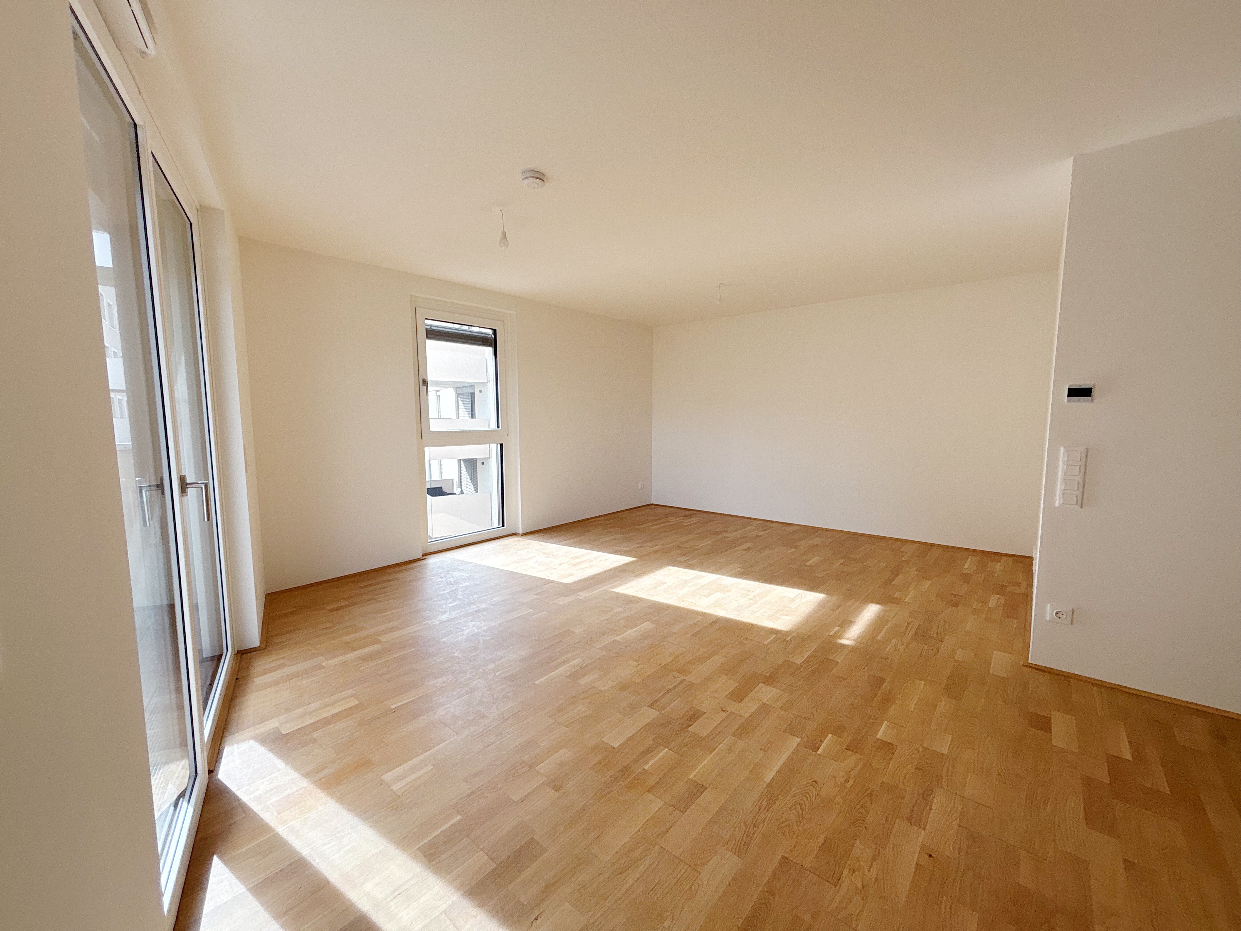 2114659D-4983-4744-8DD1-6768951B1359