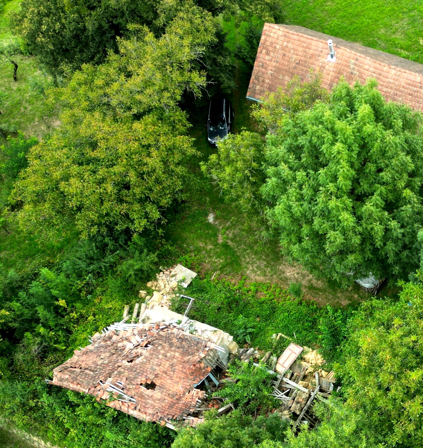 Blick auf eingestürztes Gebäude