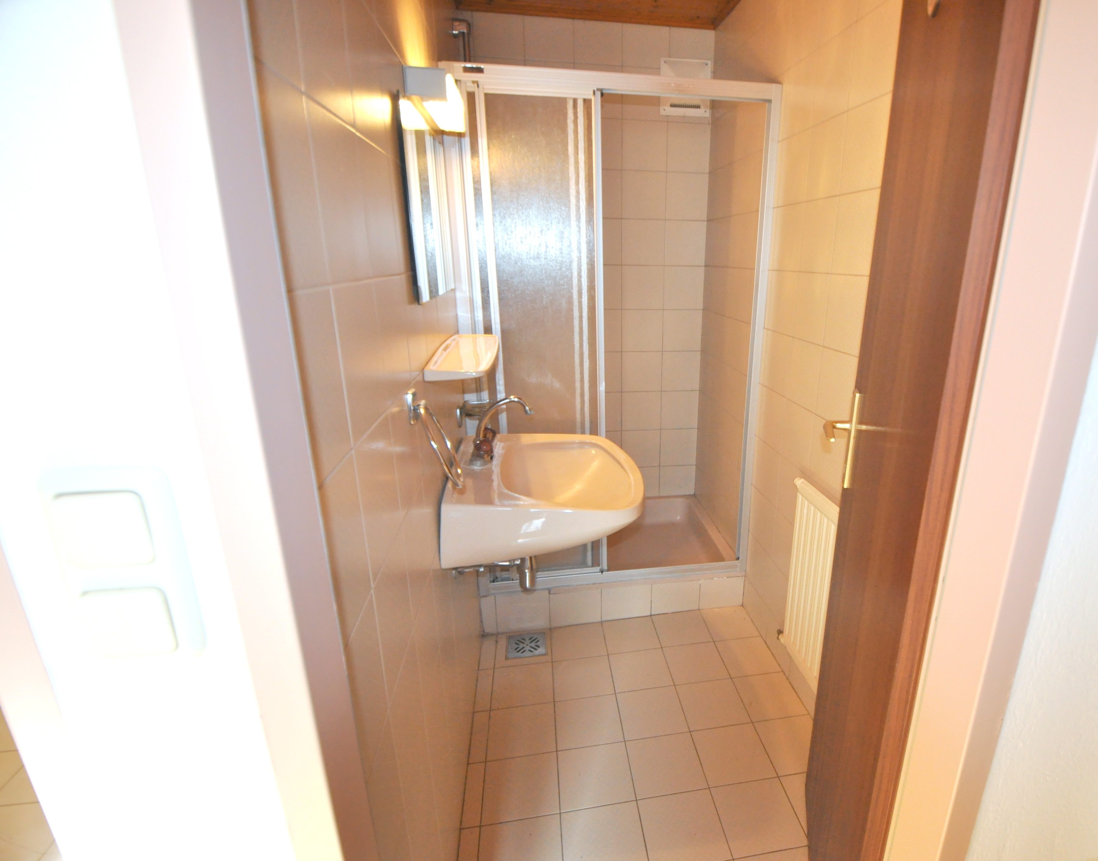 Dusche bei Zimmer 1