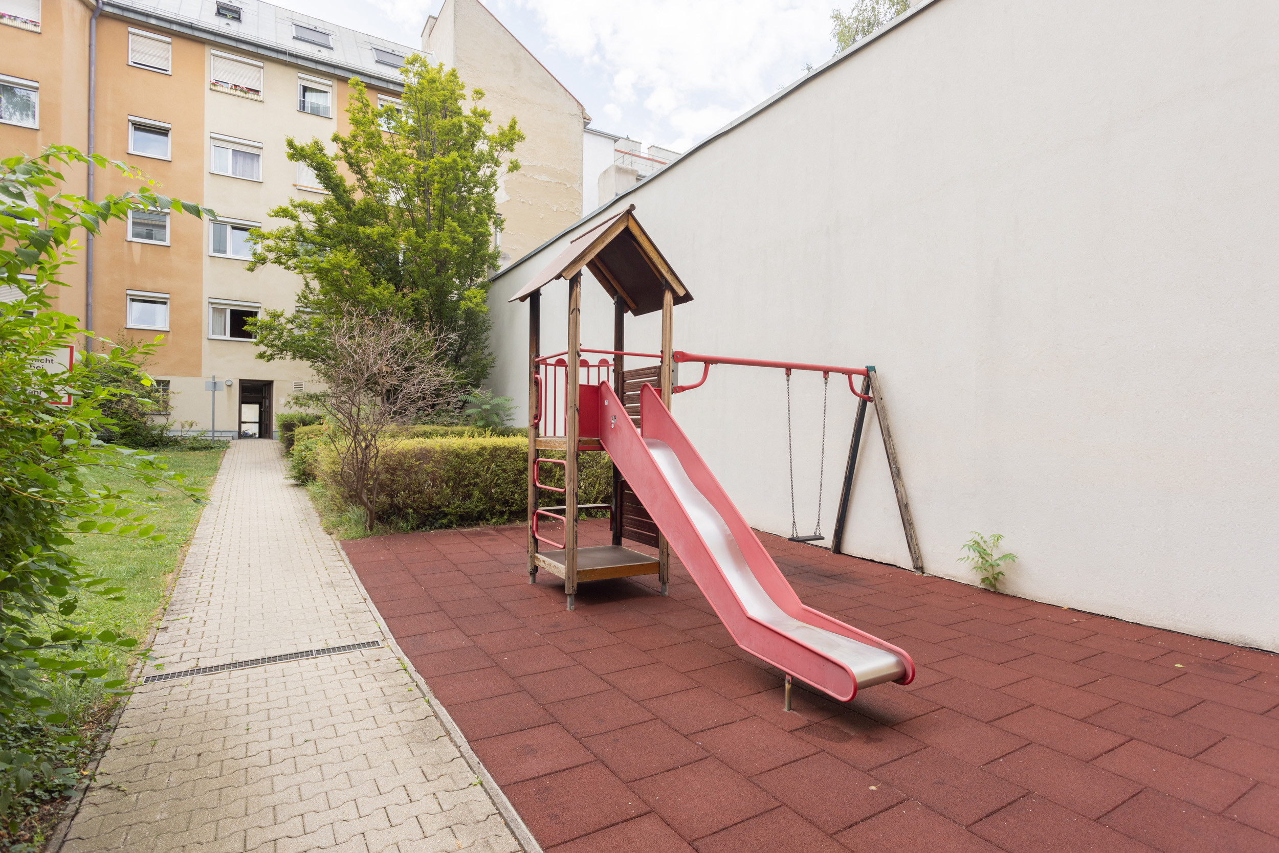 Kinderspielplatz im Hof