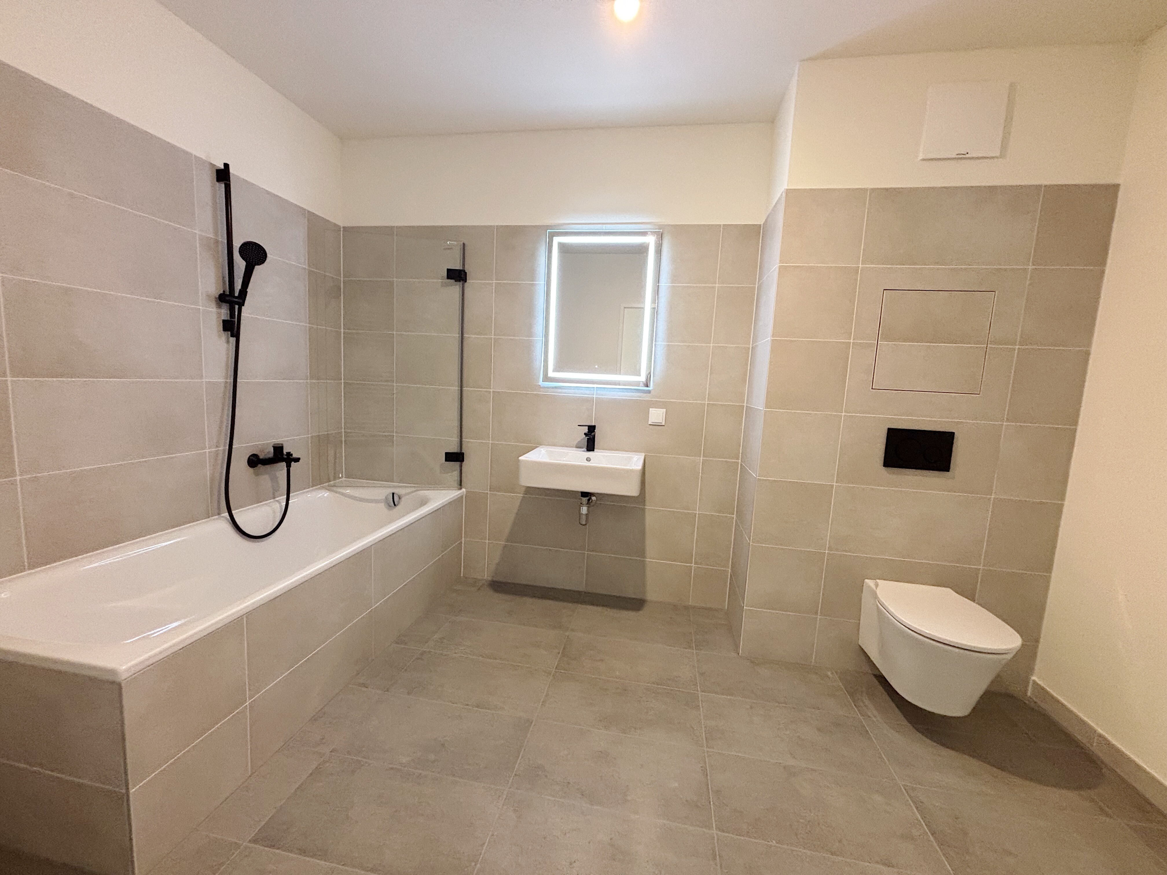 4587B84D-13E7-48E4-BEF5-6349B88AAD23