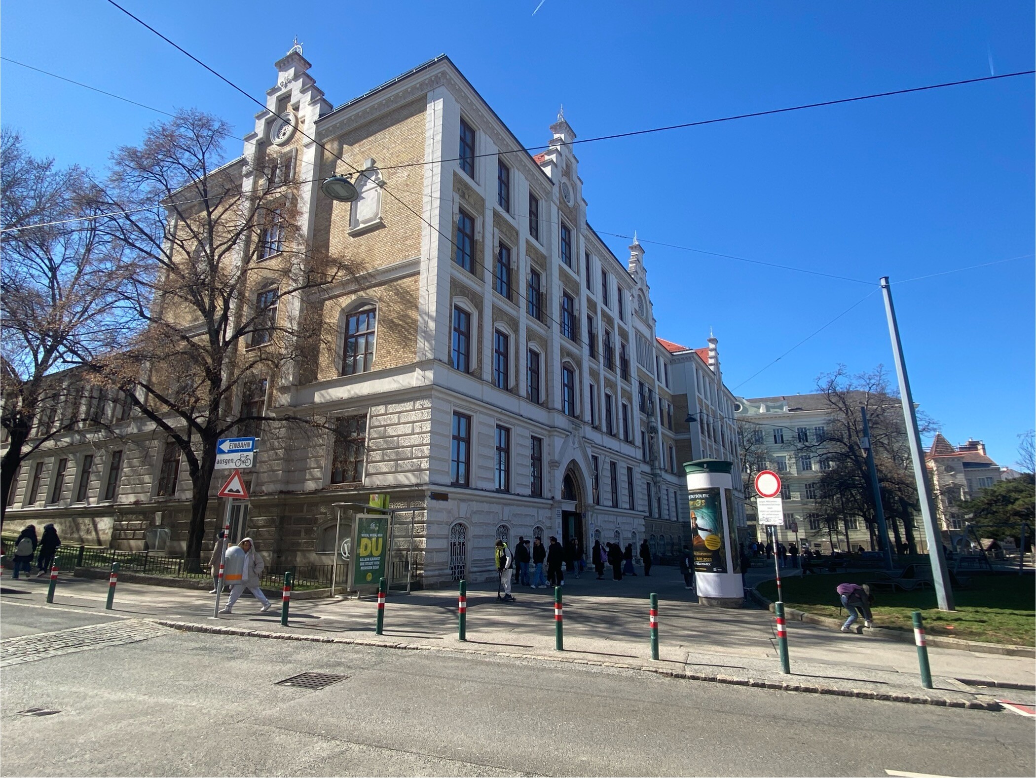 Nahe Schule und Park