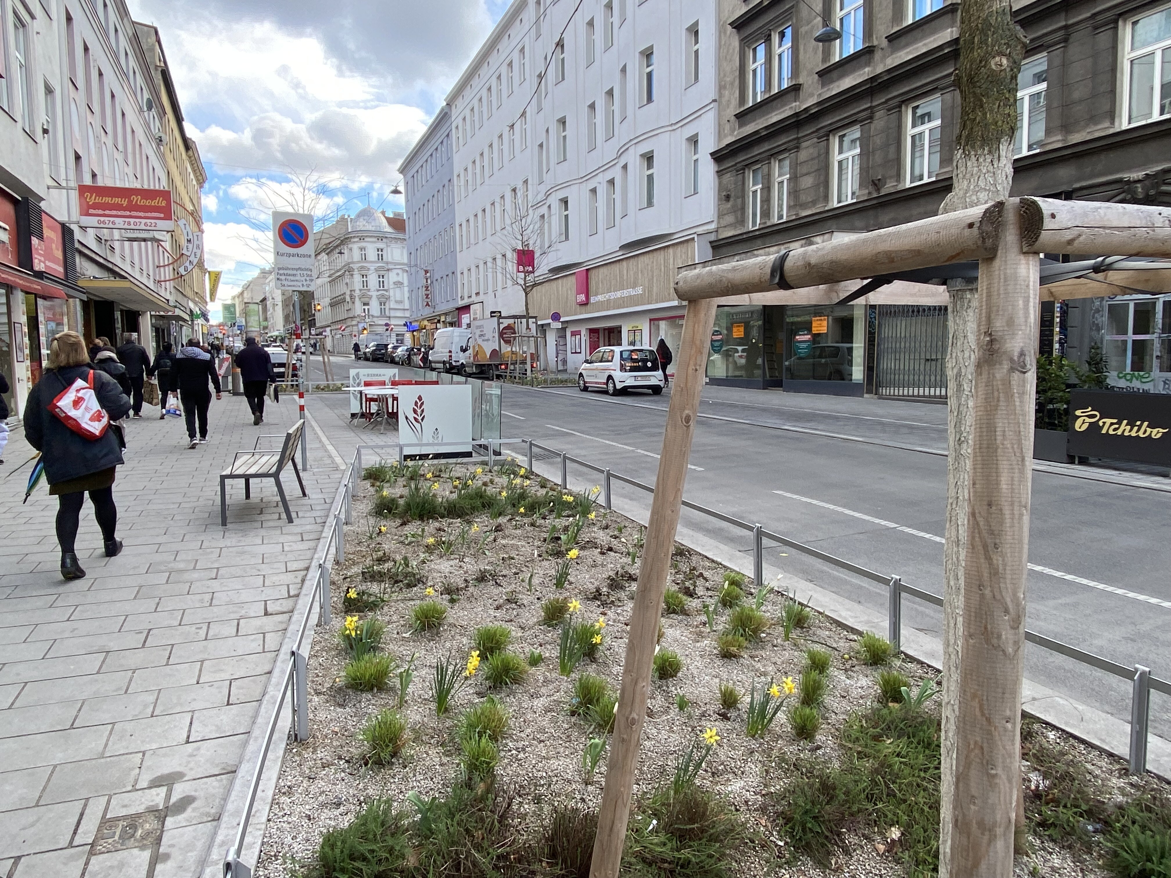 Begrünte Reinprechtsdorfer Straße mit toller Nahversorgung