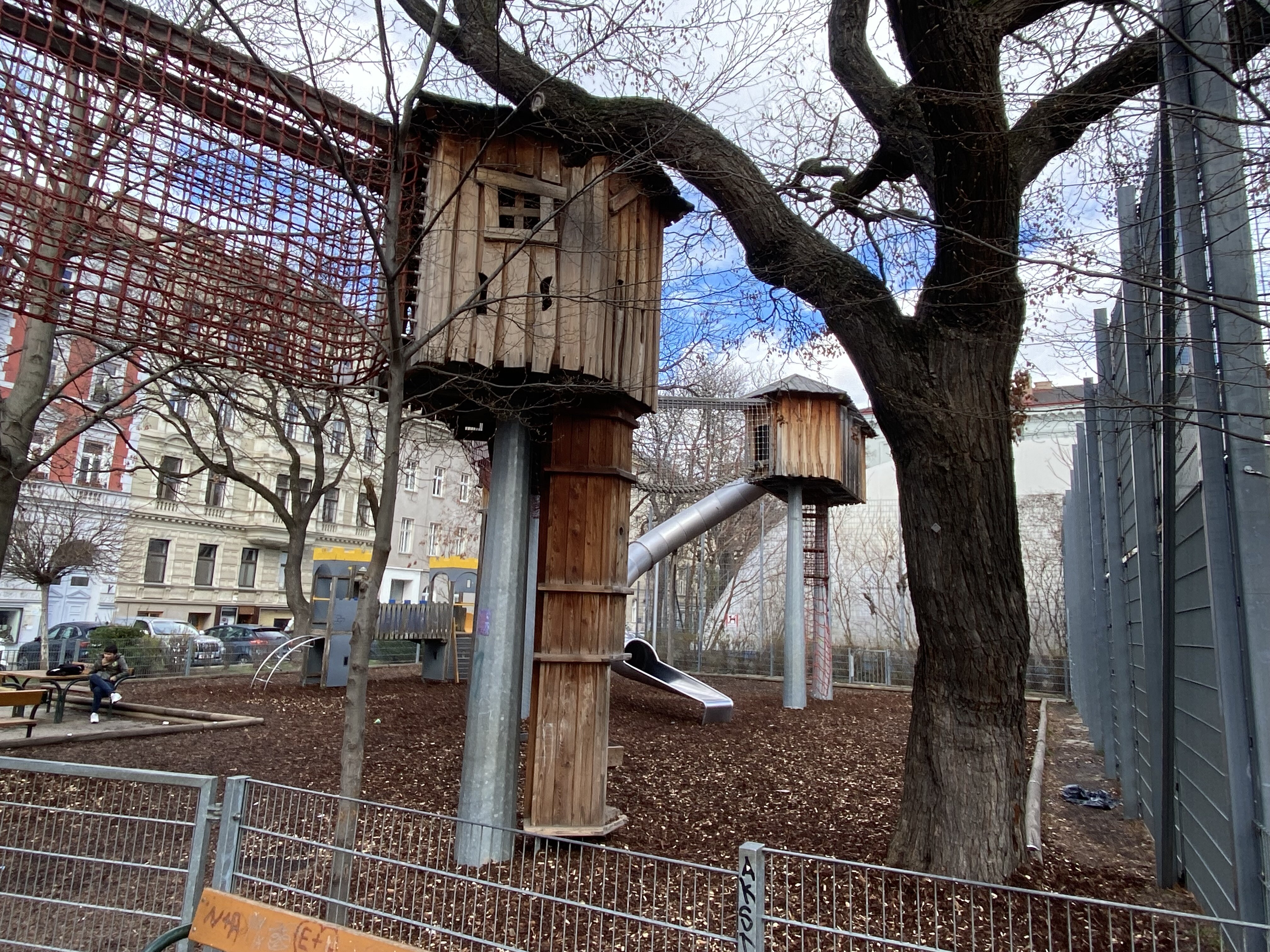 Großes Spielparadies