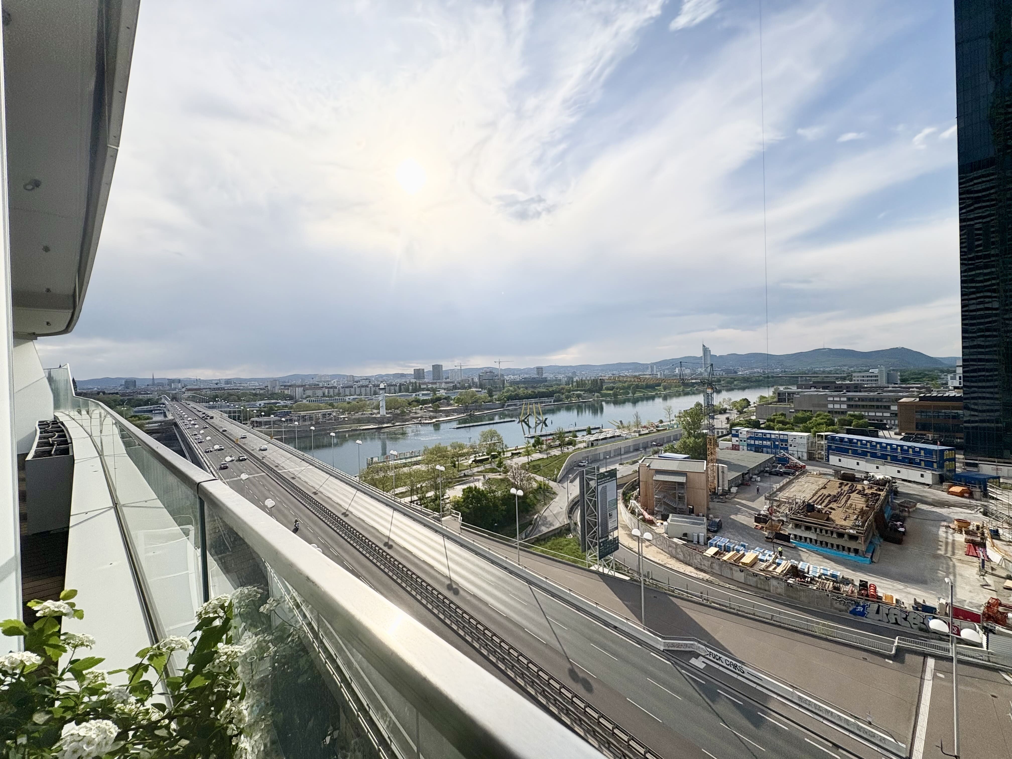 Balkon Richtung Neue Donau & Kahlenberg