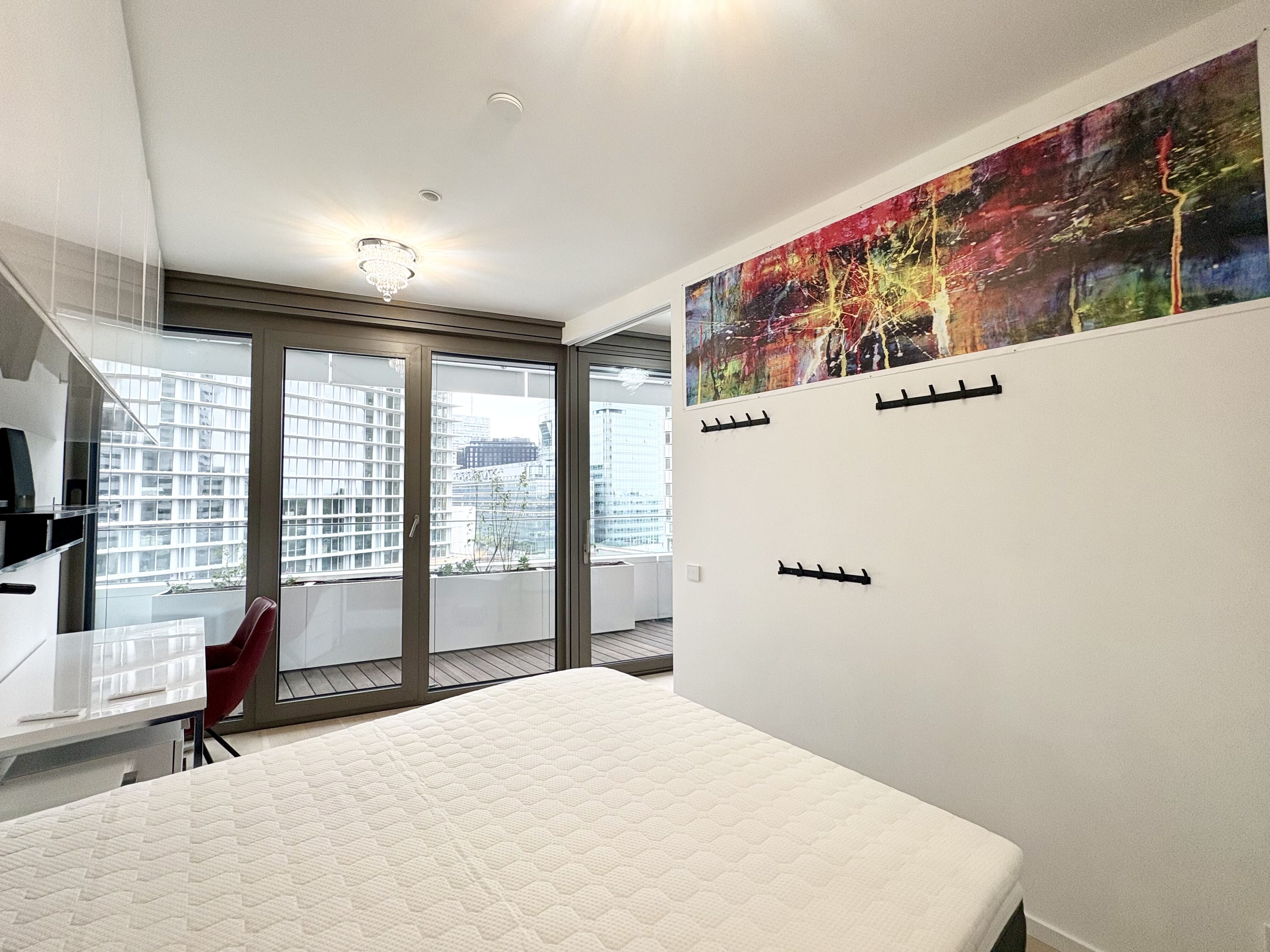 Schlafzimmer mit Schreibtisch