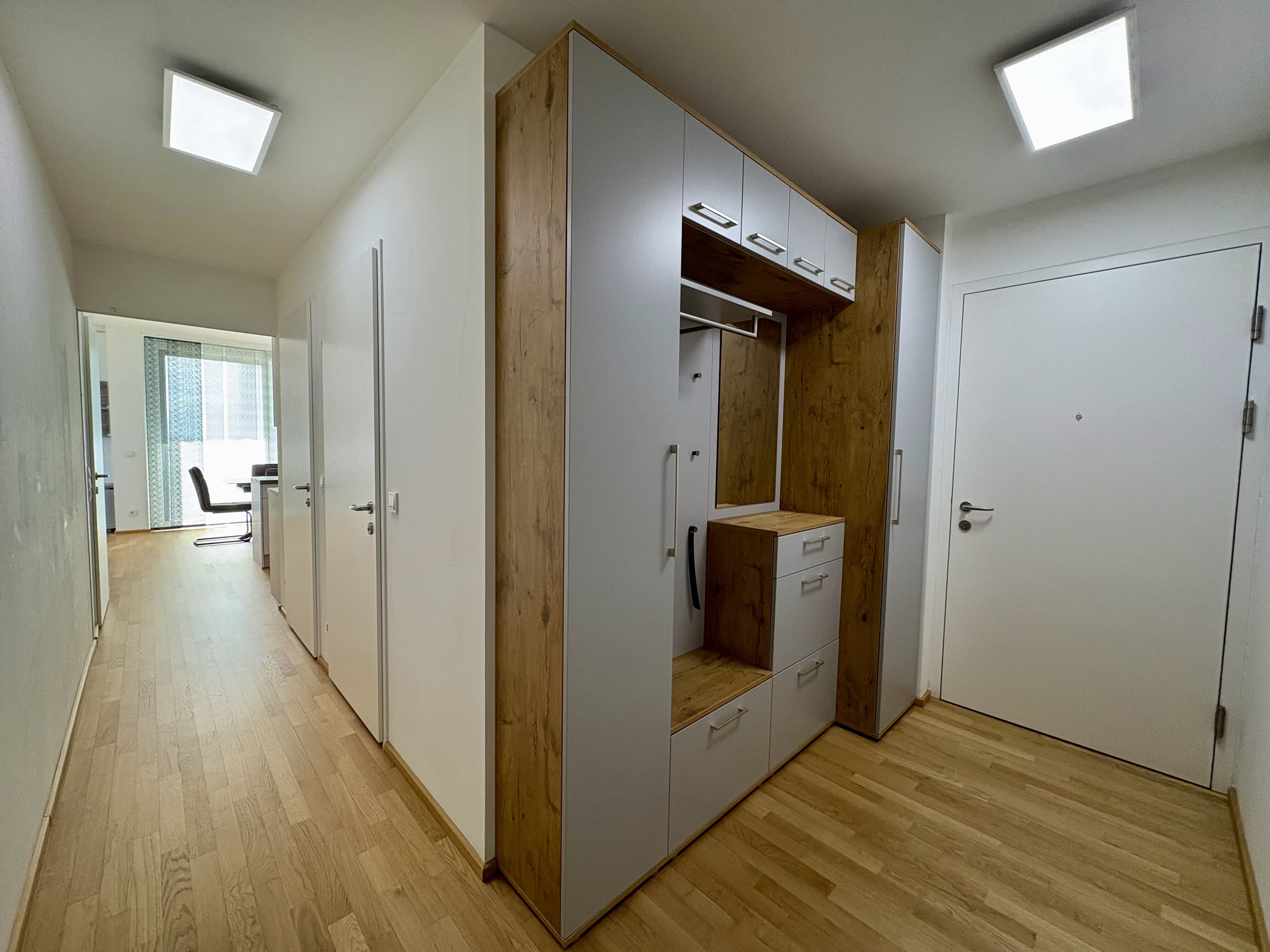 Elegante Garderobe im Eingangsbereich