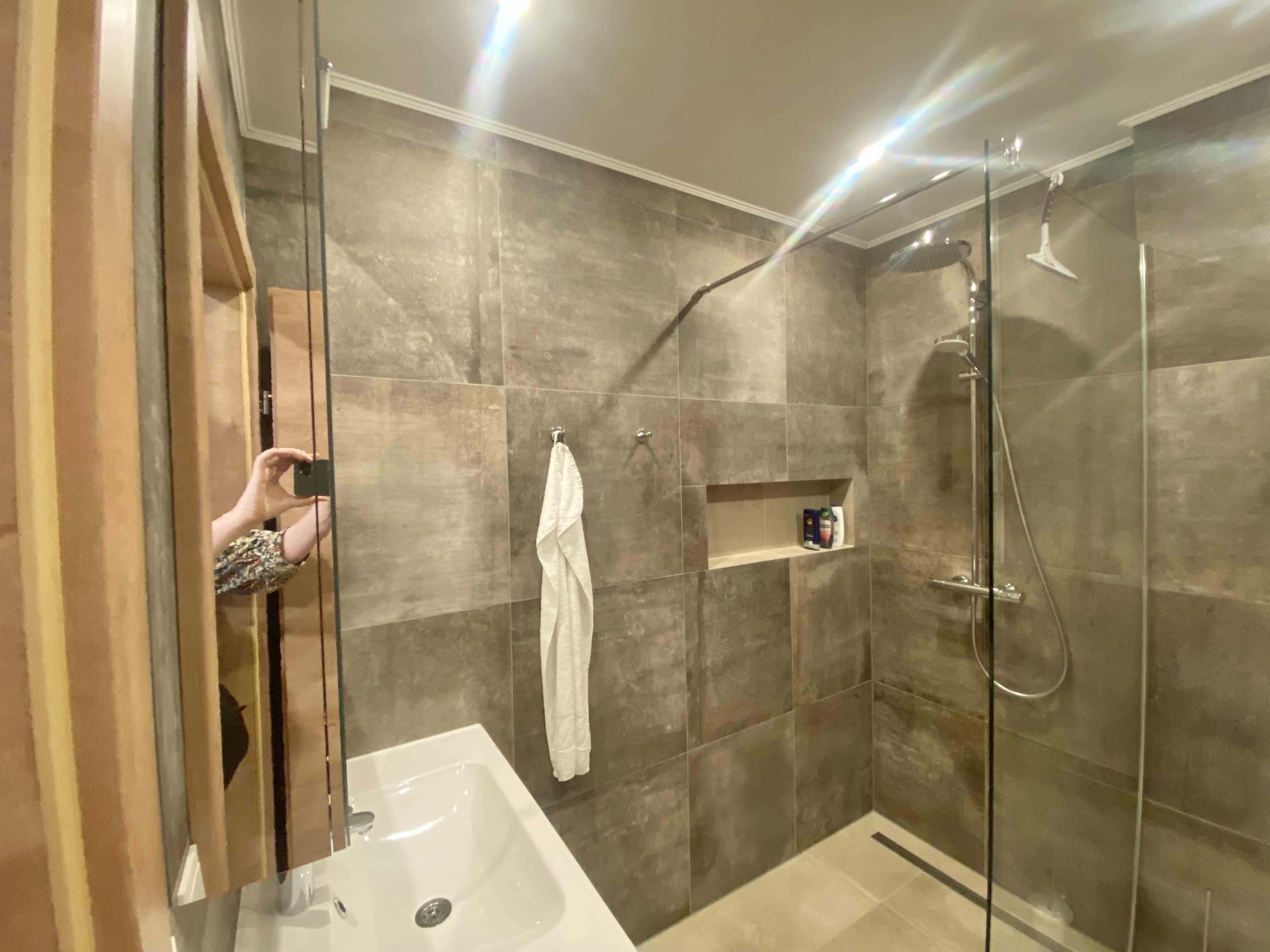 Badezimmer mit Dusche 