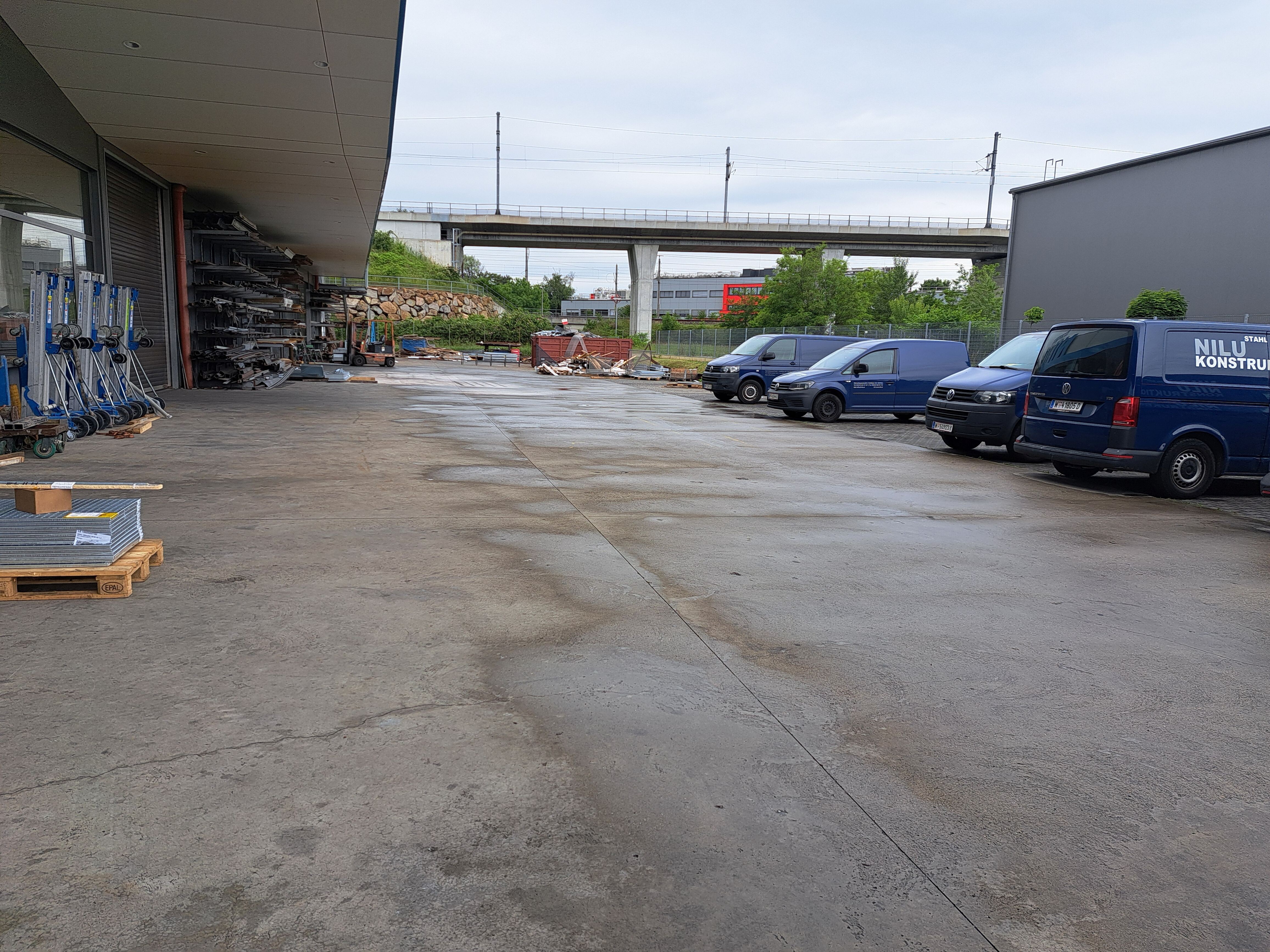 Parkplatz im Betriebsgelände