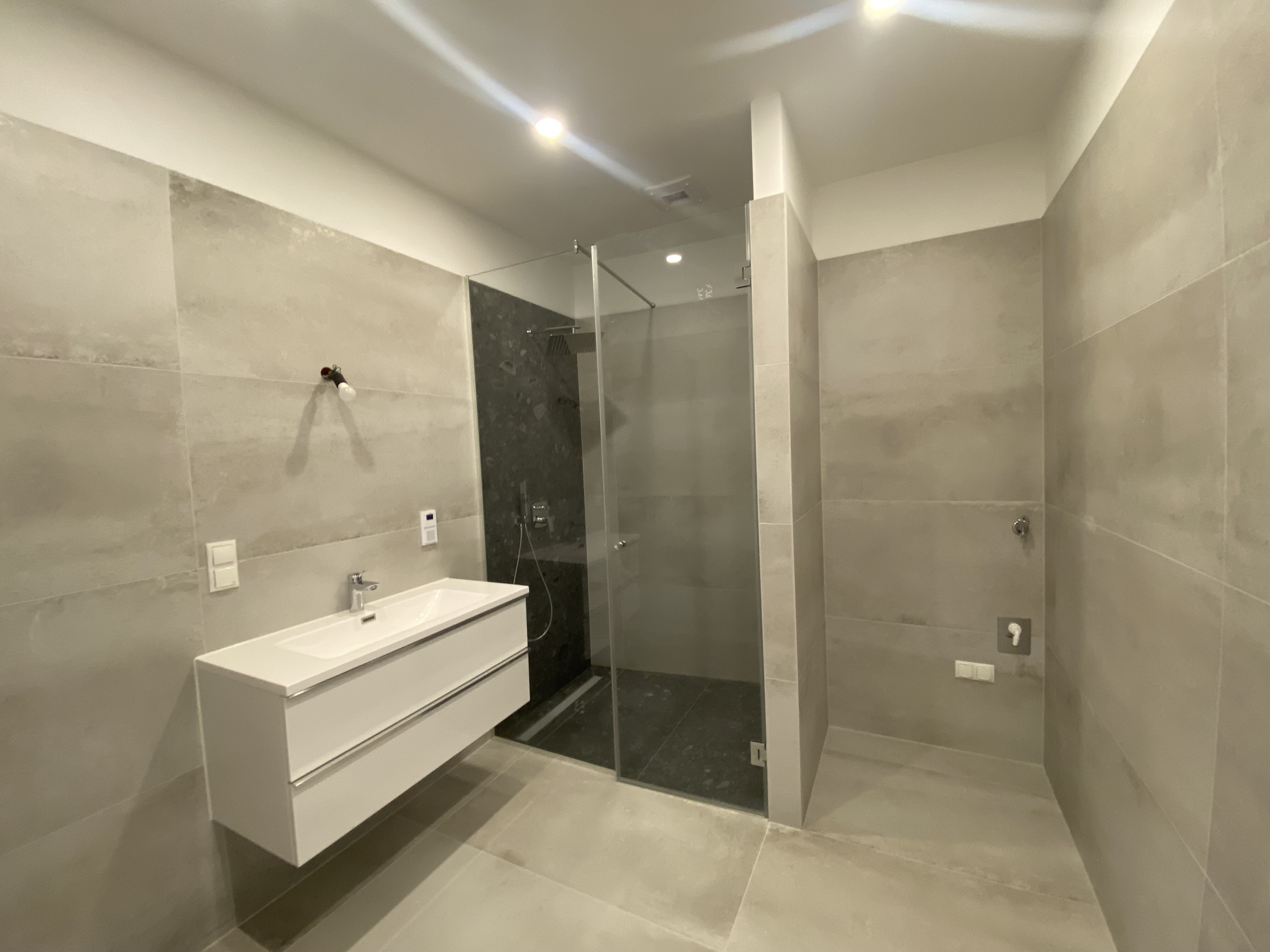 Badezimmer mit Dusche 