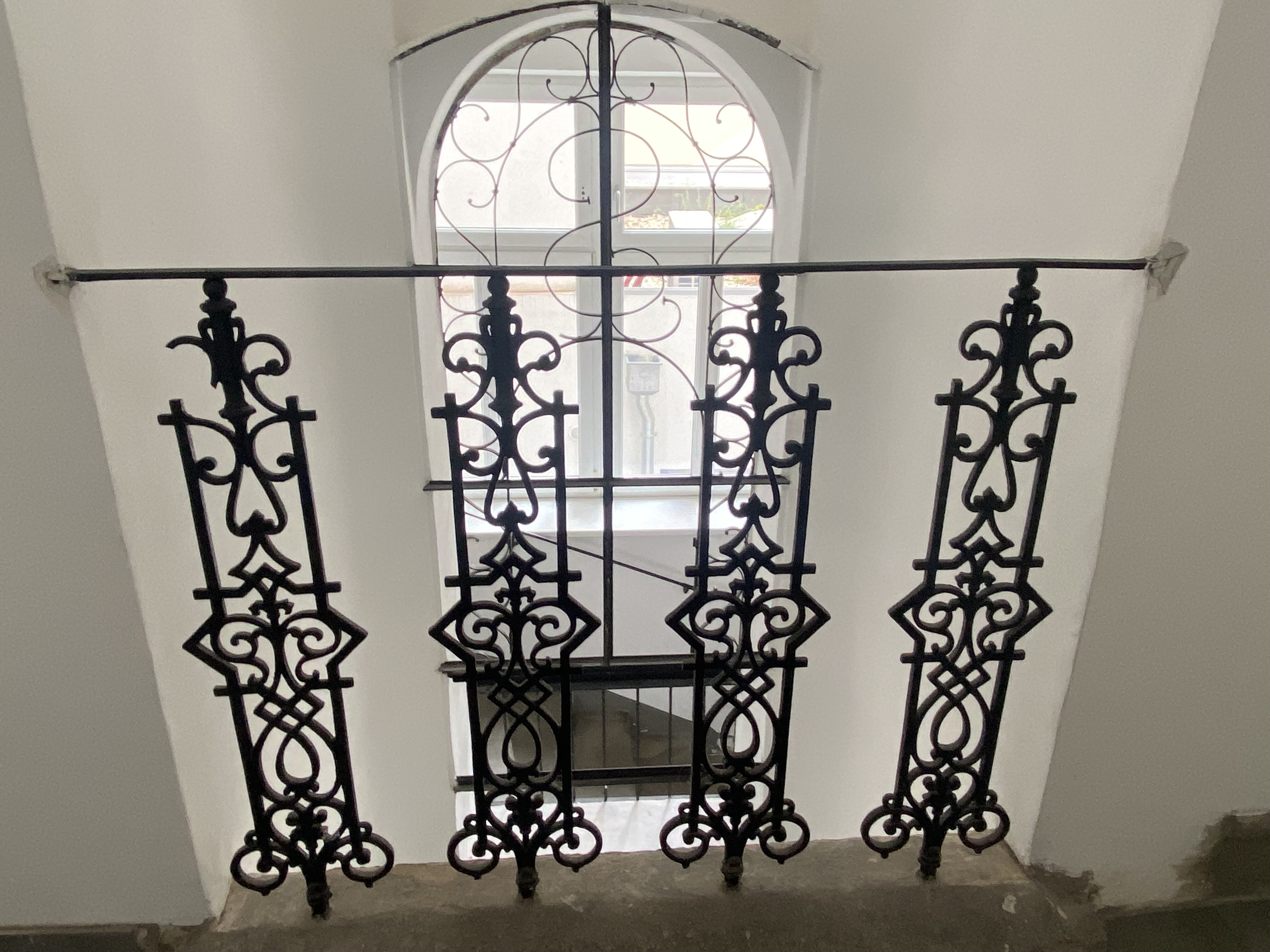 Treppenhaus und Lift