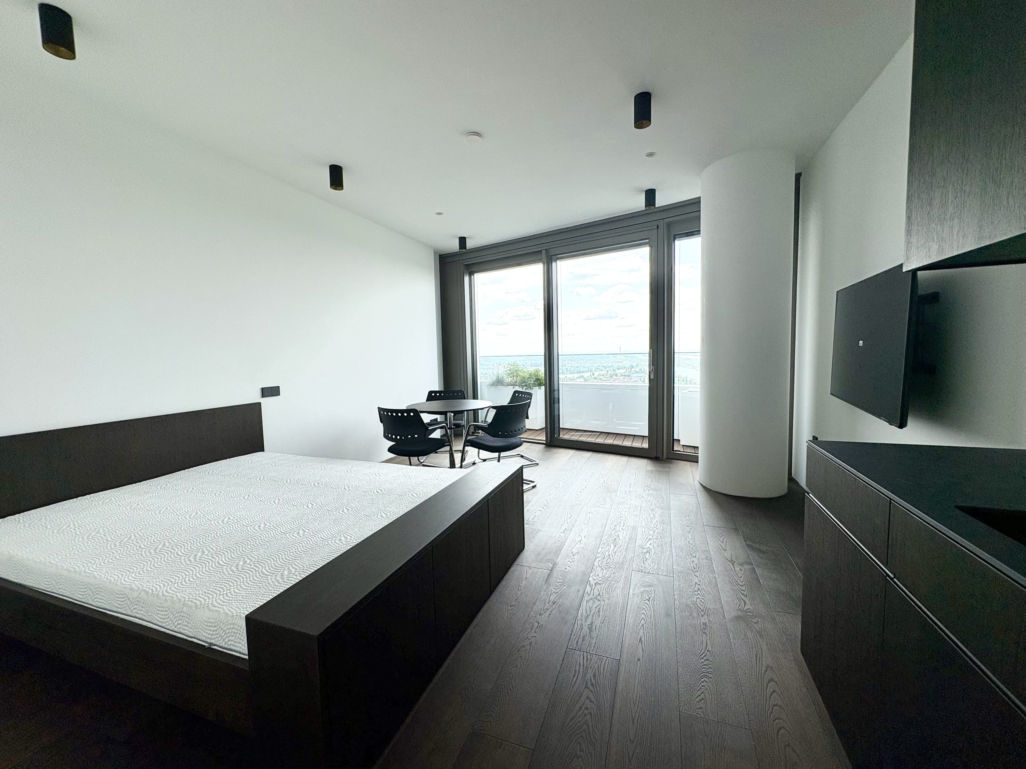 Wohn-Schlafbereich Richtung Balkon