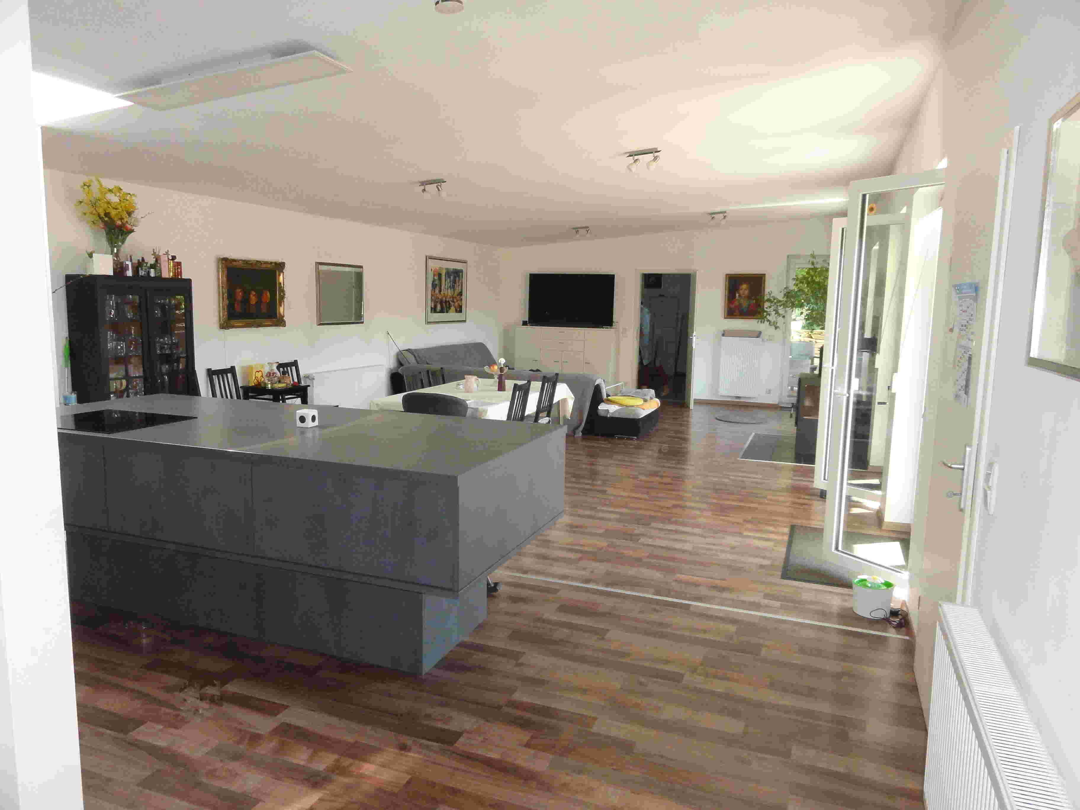 Riesig  67m²
