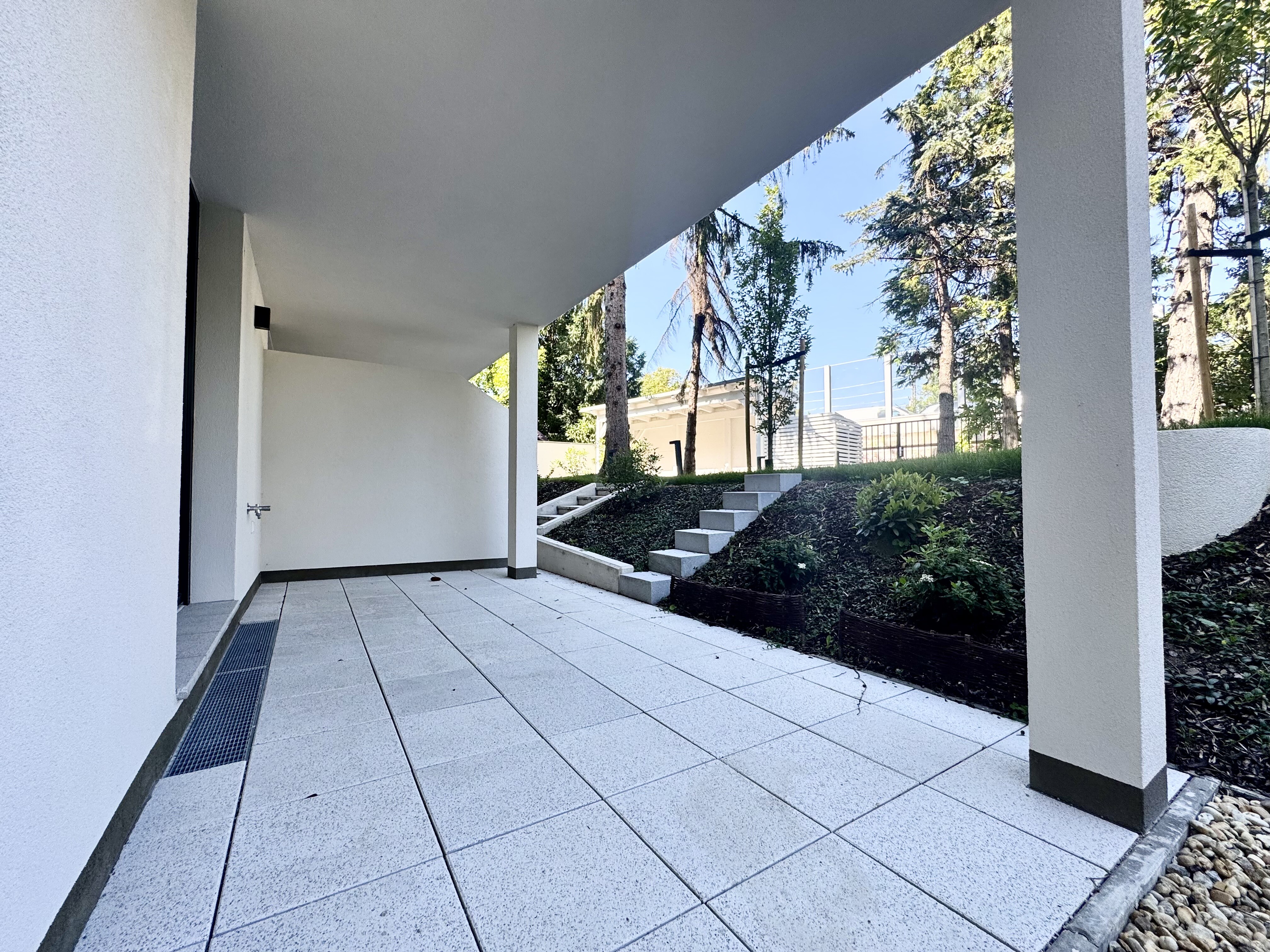 Terrasse mit Eigengarten