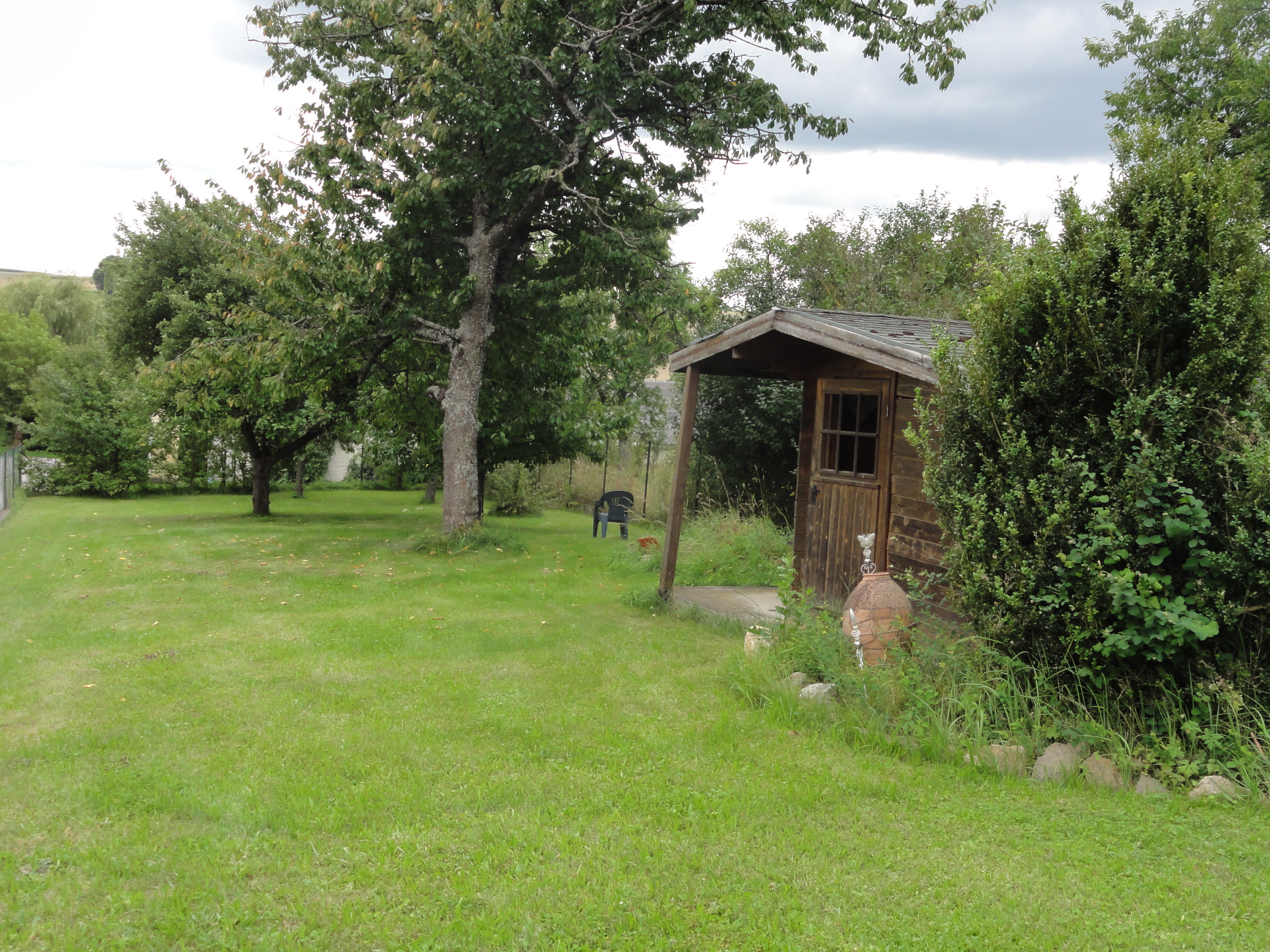 Mit Gartenhäuschen