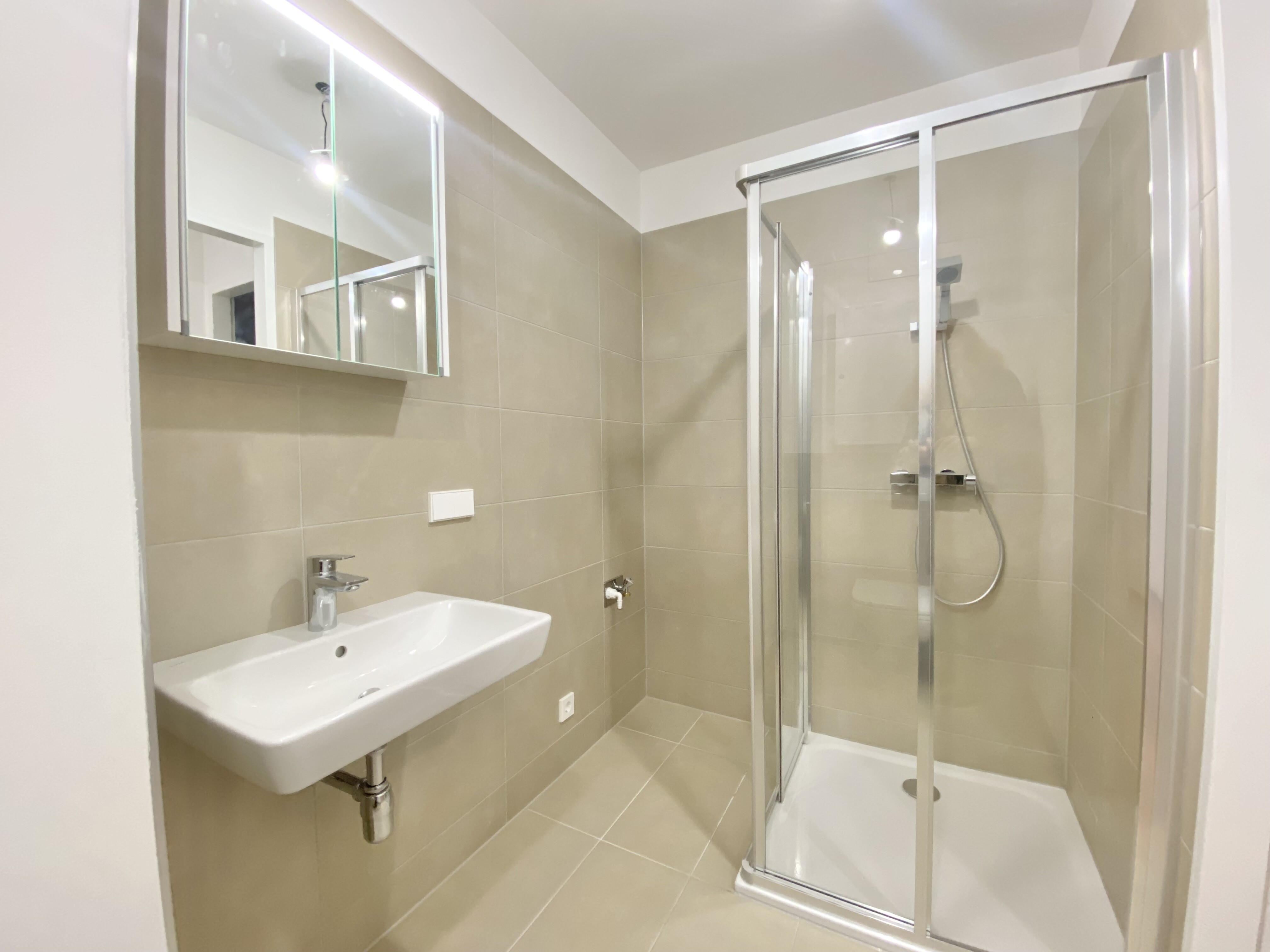 Badezimmer mit Dusche