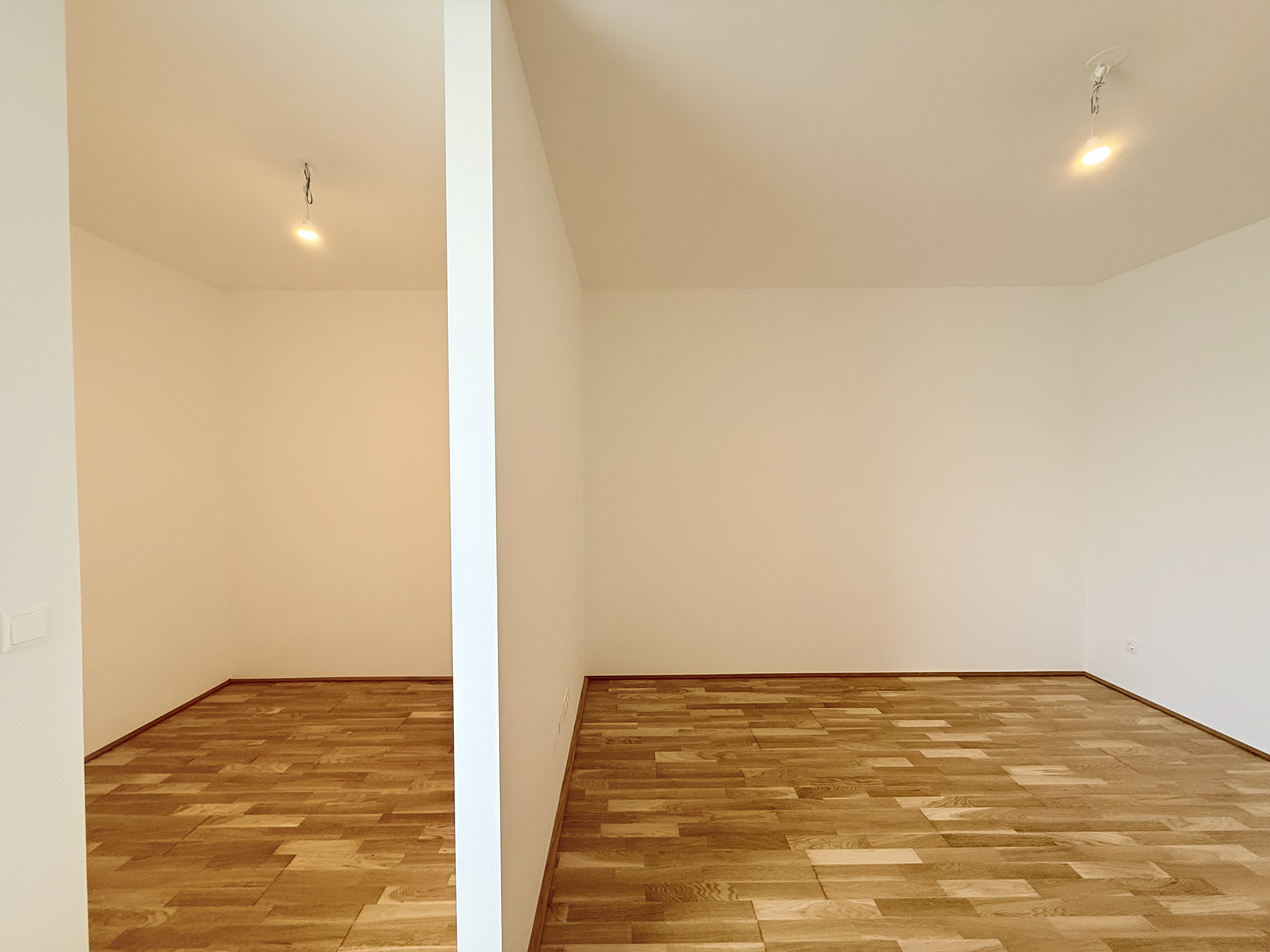 Schlafzimmer mit abgetrennter Garderobe