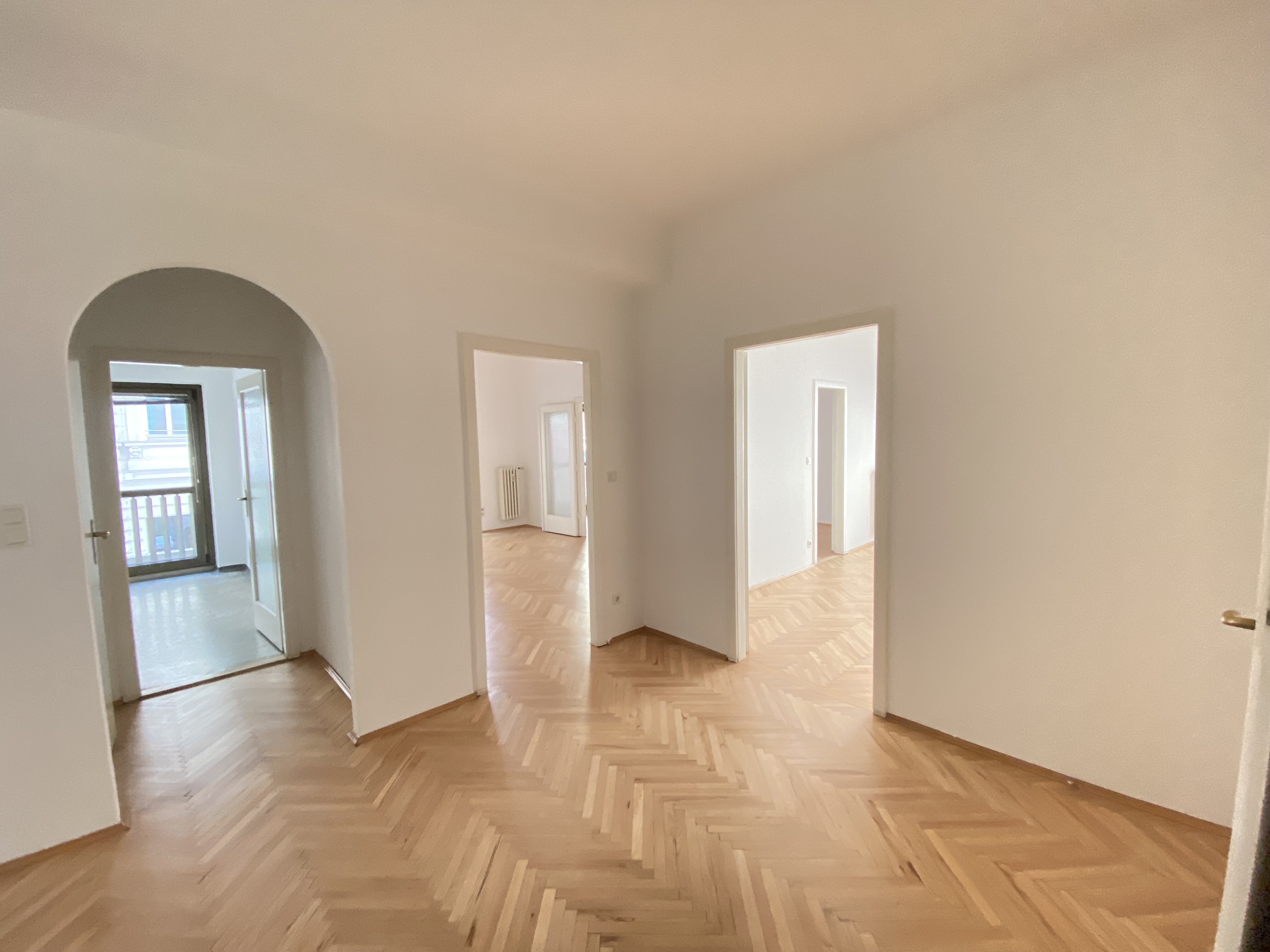 Blick zu den Zimmern 