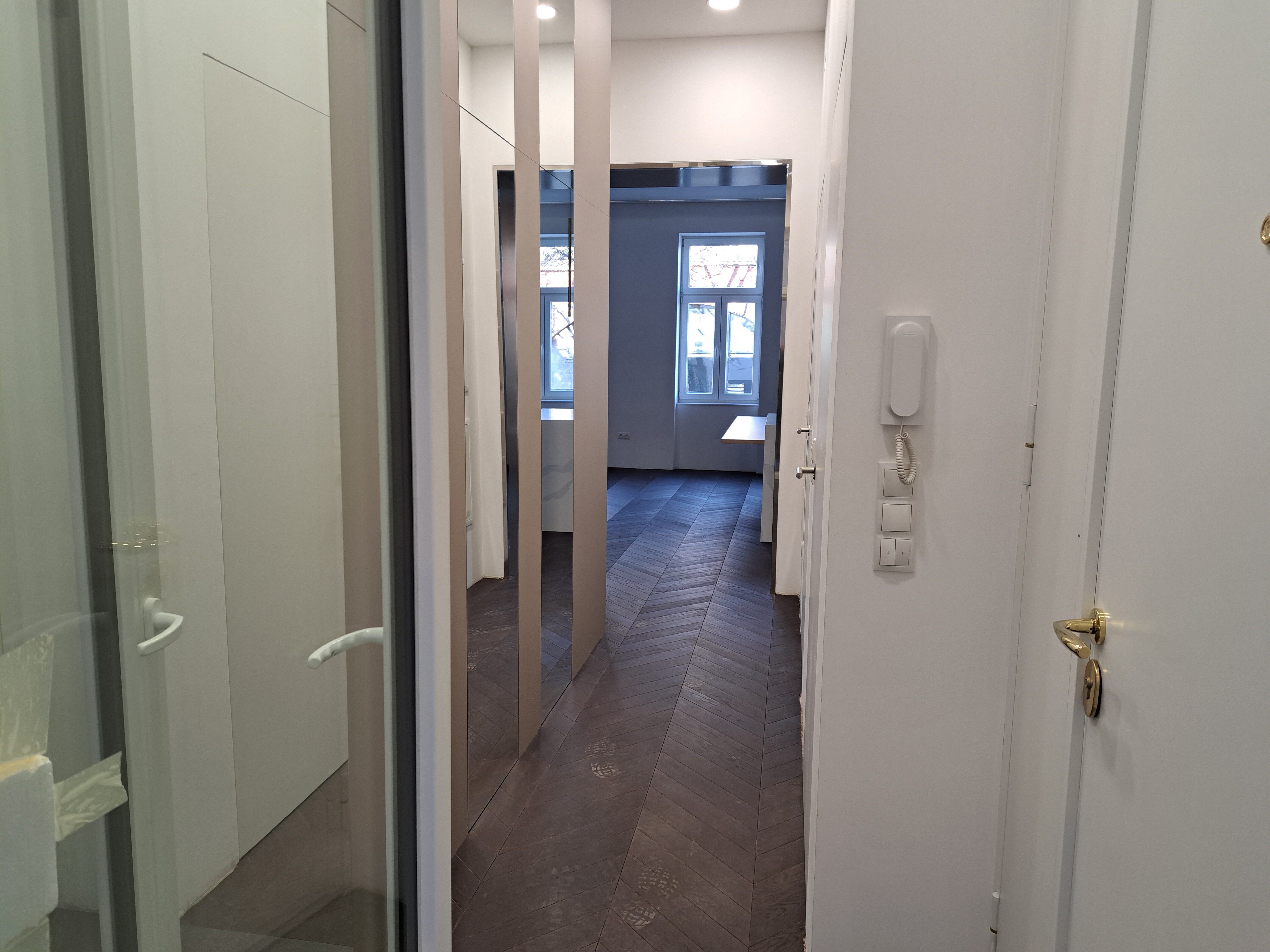 Von der Terrasse in den Vorraum