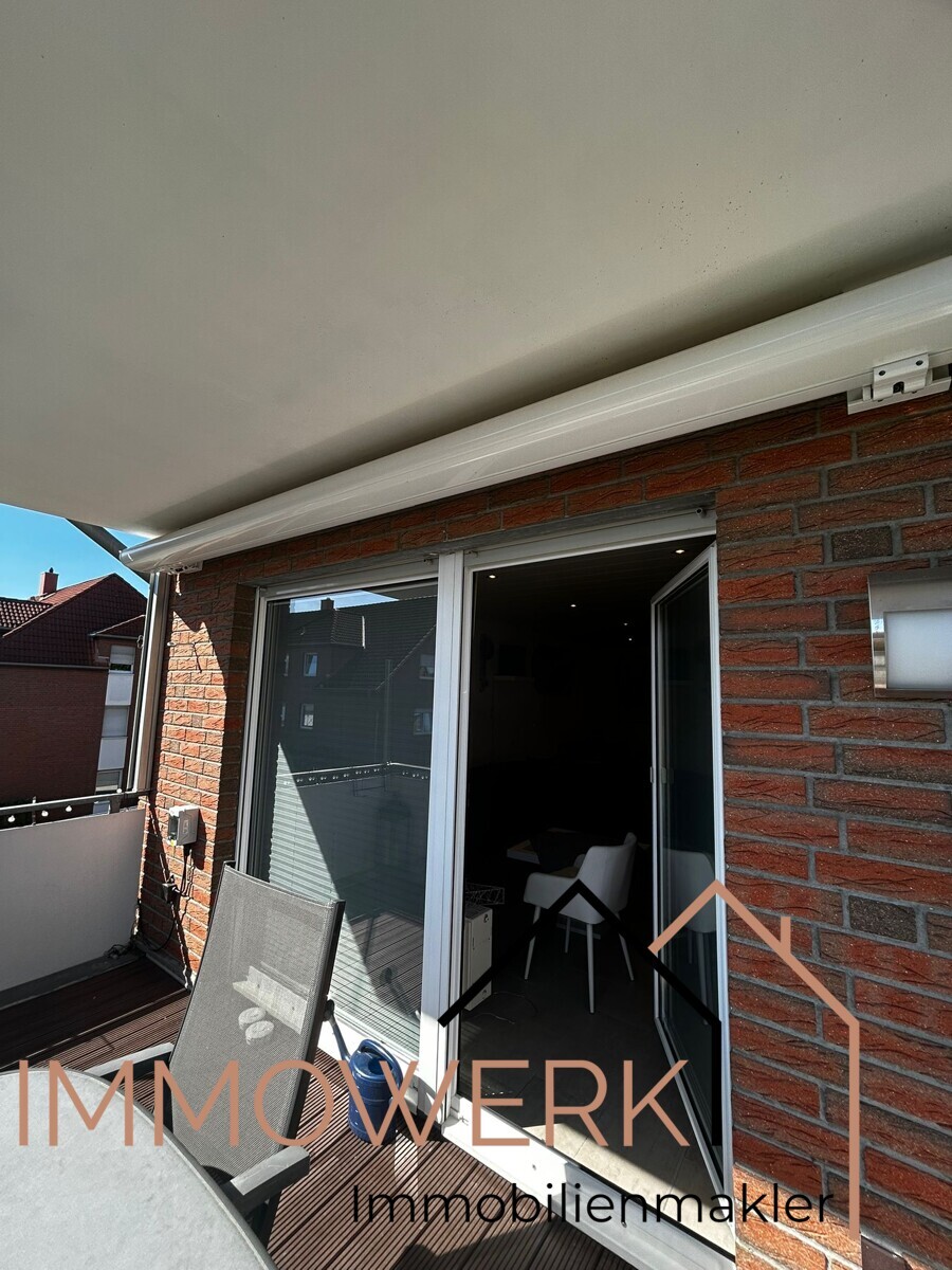 Balkon mit elektrischer Markise
