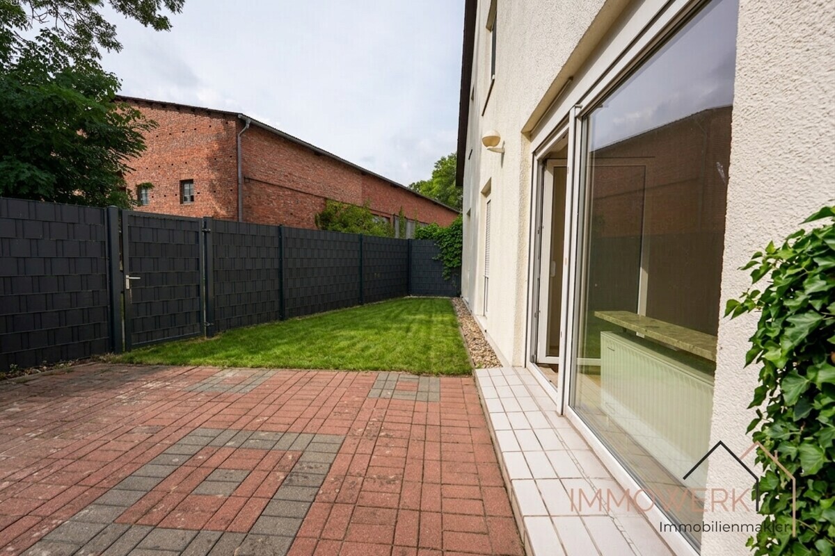 Terrasse + Garten - KI-generiert