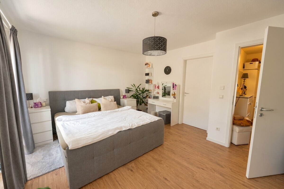 Schlafzimmer 1