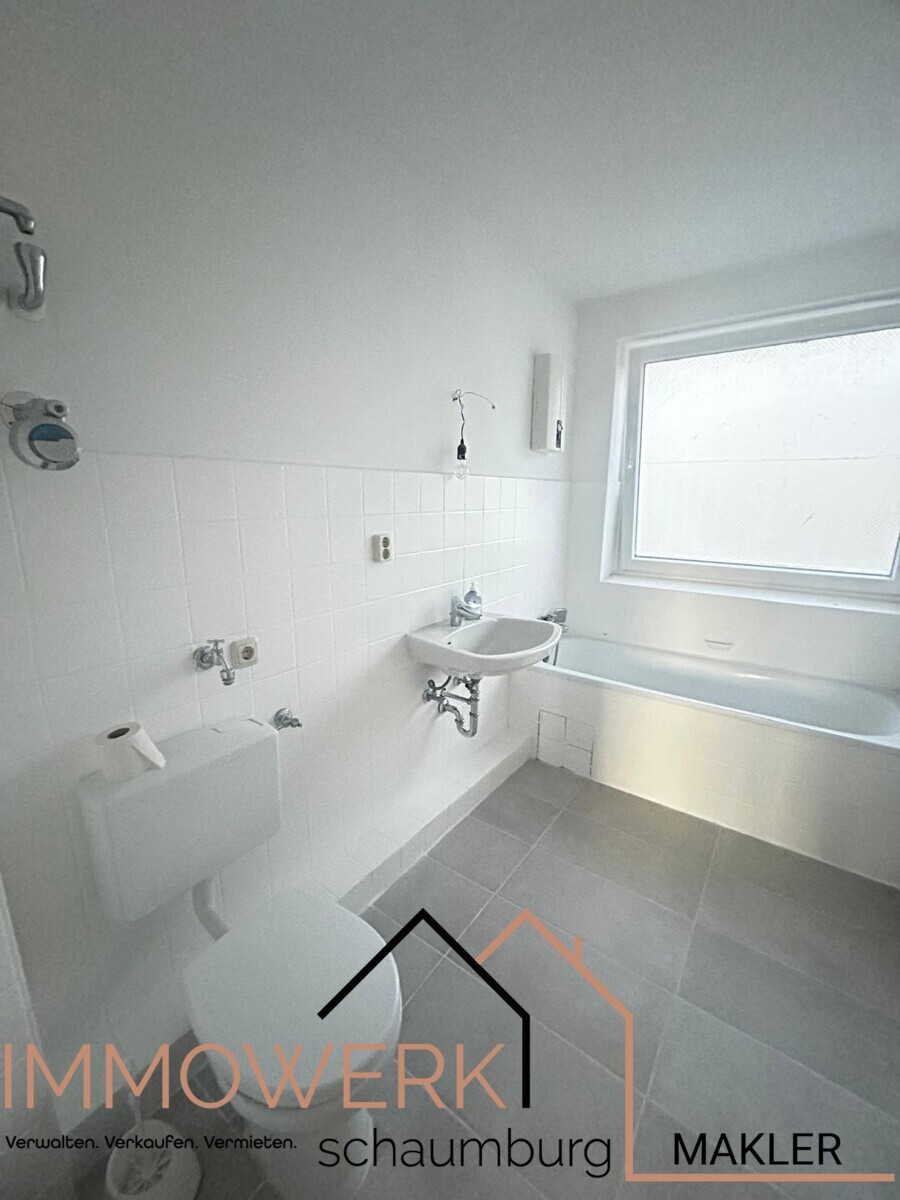 Badezimmer mit Wanne 