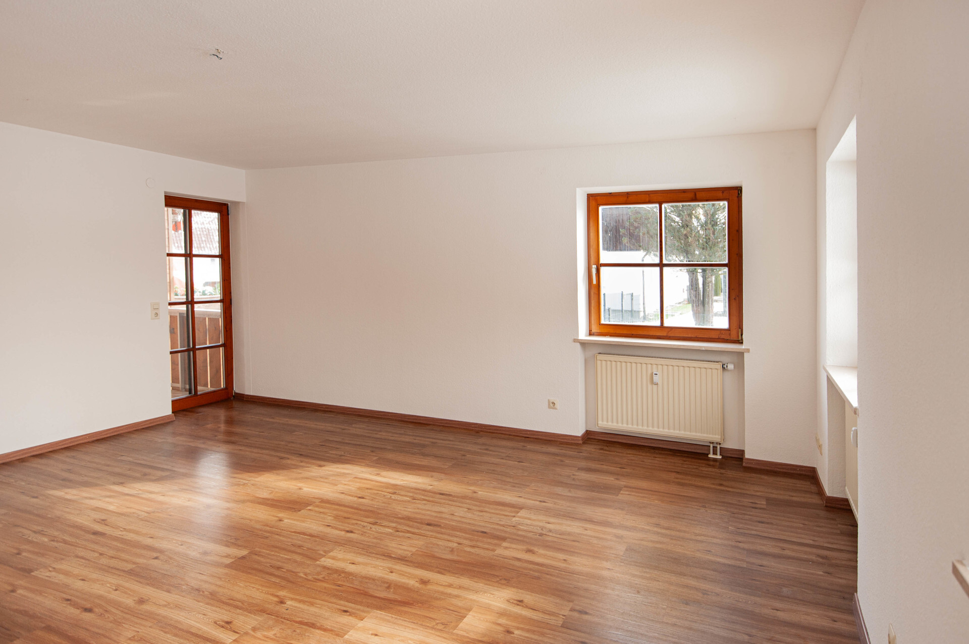 Wohnzimmer mit Zugang Terrasse