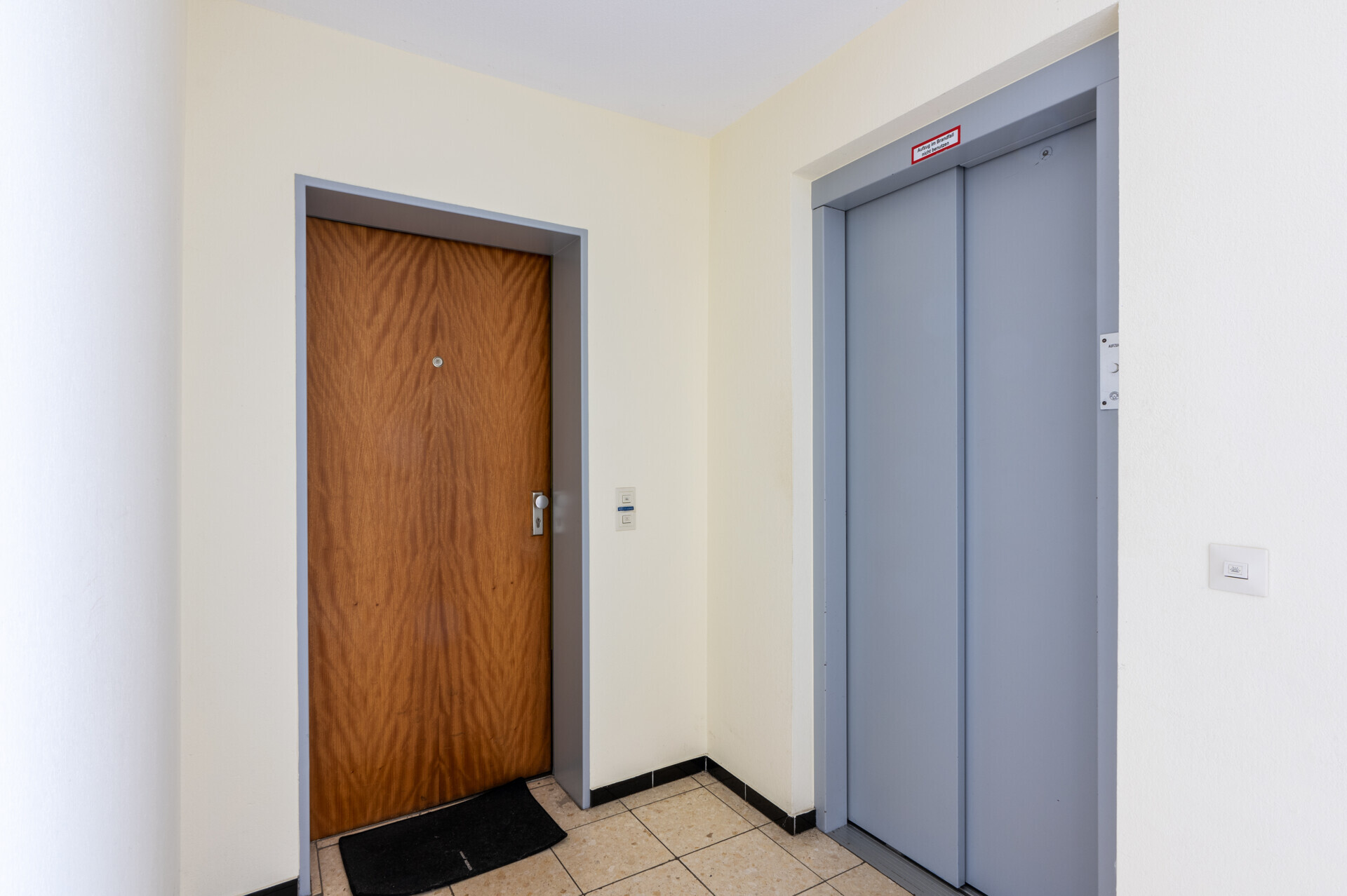 Wohnungseingangstüre