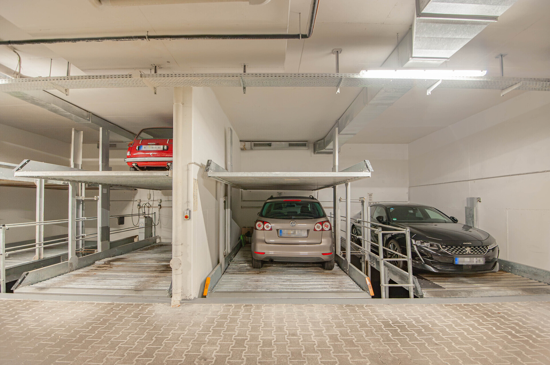 Tiefgaragenstellplatz
