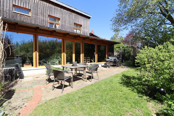 Außenansicht mit Terrasse 1