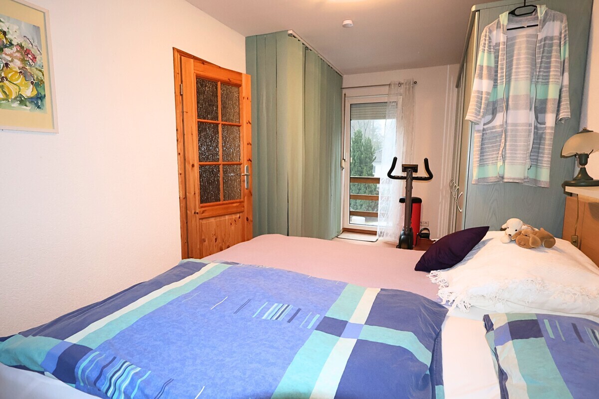 Schlafzimmer mit Balkon en Suite