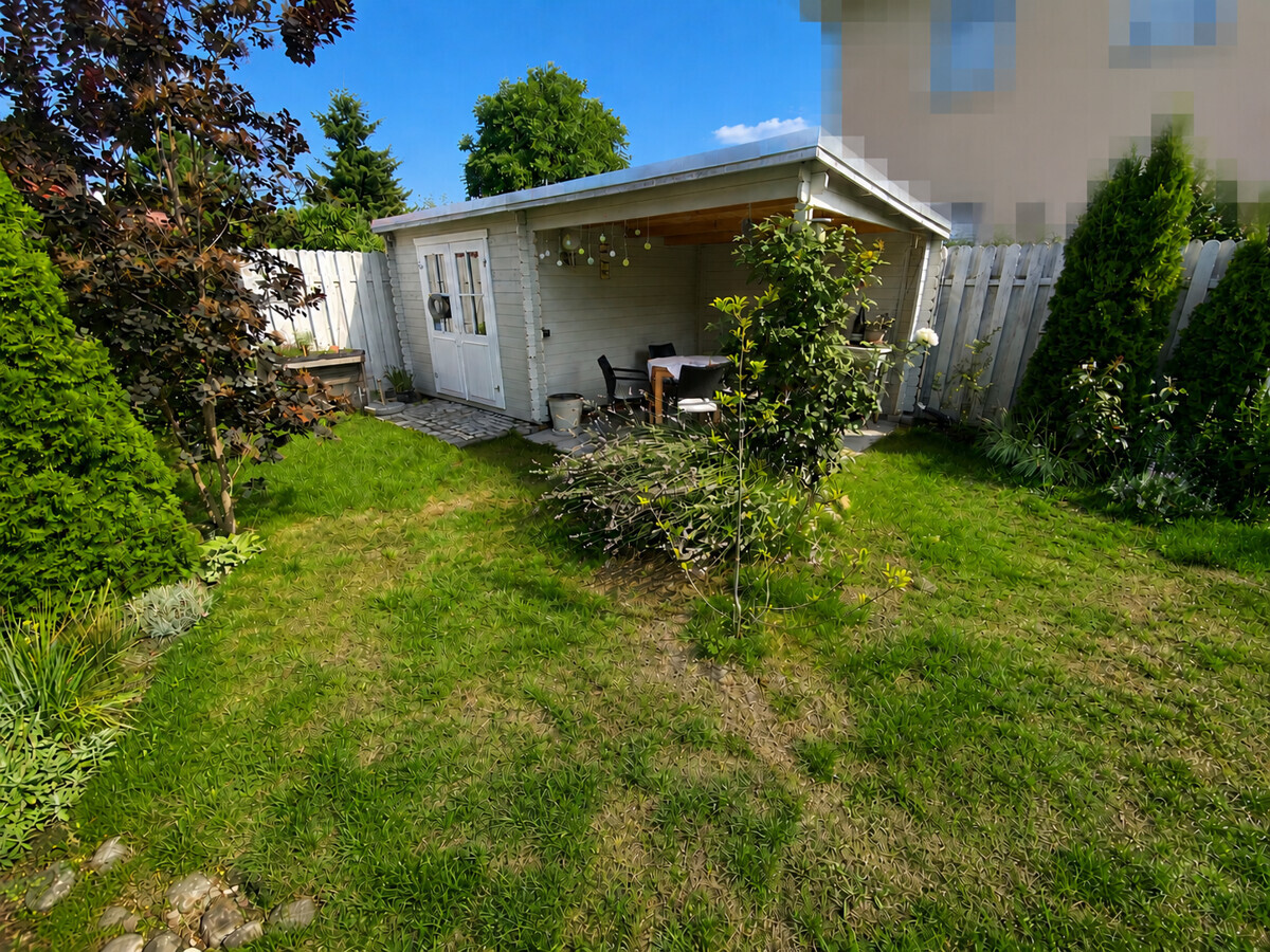 Holzhaus mit überdachter Terrasse