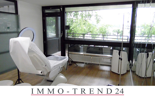 großer Bahandlungsraum 2 mit Balkon und Blick zum Rhein