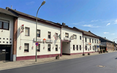 Hotel Vorderansicht 3