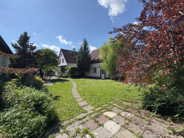 Ansicht aus dem eigenen Garten im Herbst