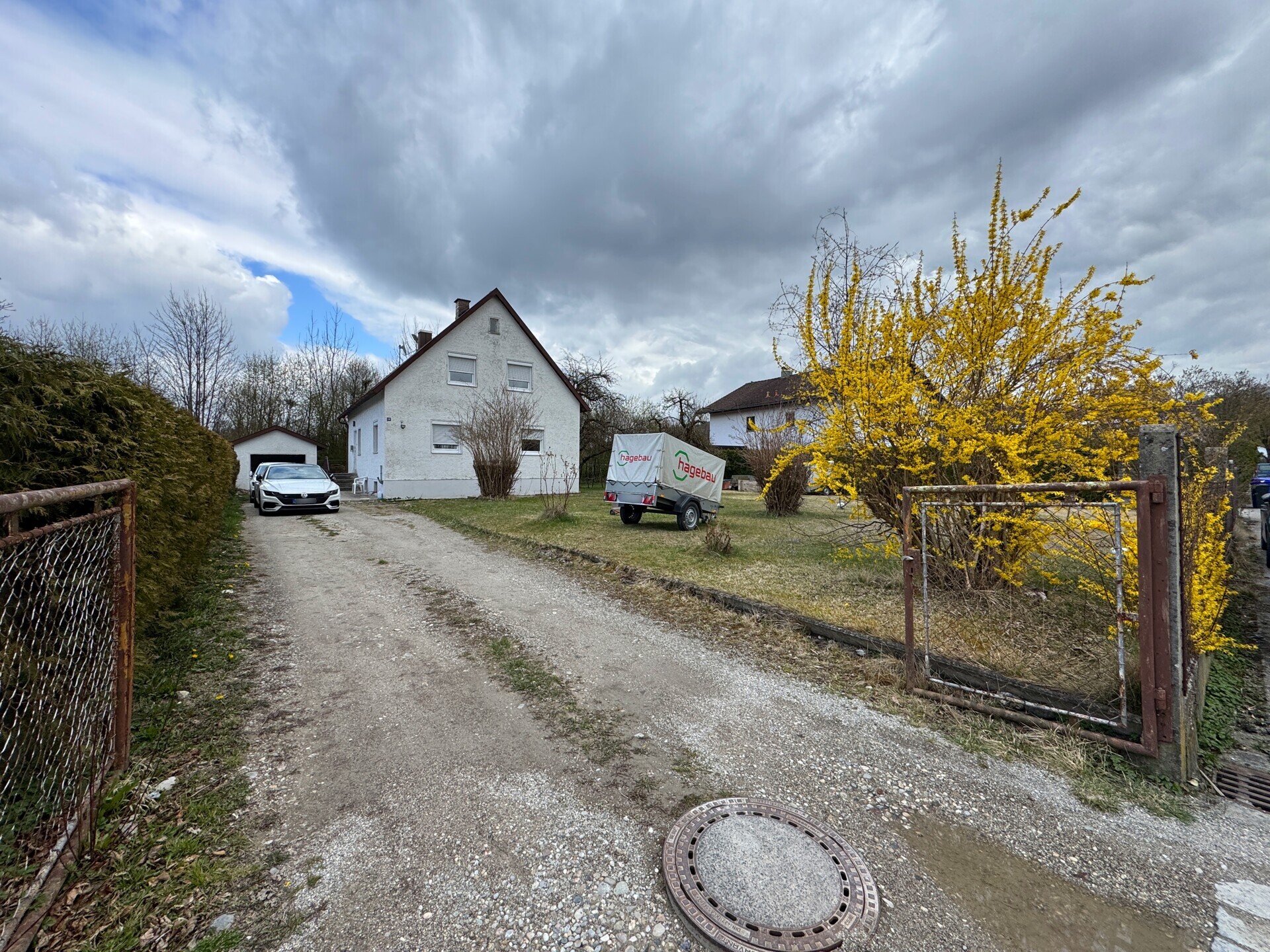 Vermietetes Einfamilienhaus auf großem Grundstück