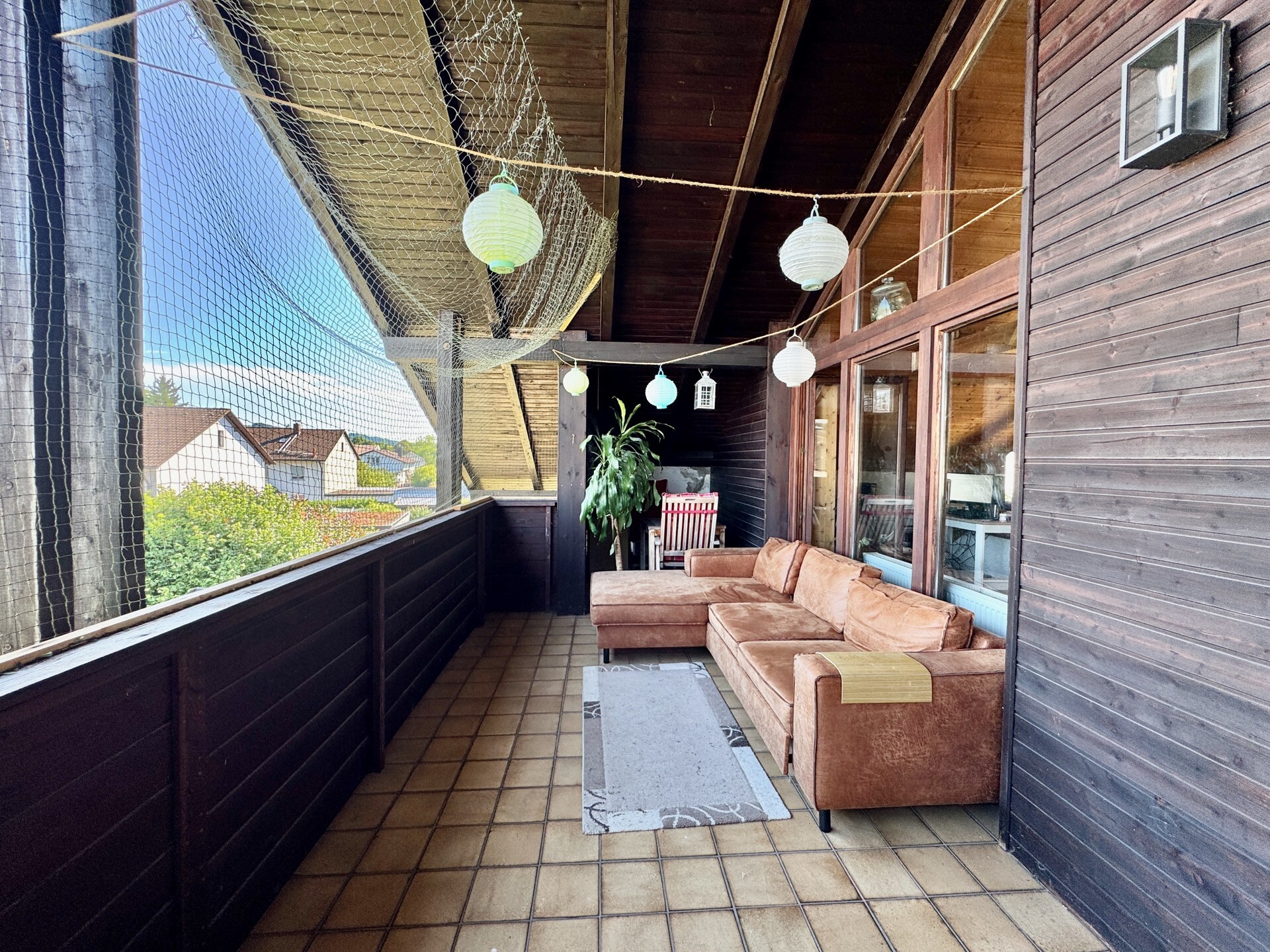 Dachgeschosswohnung mit großem Balkon und Gartennutzung
