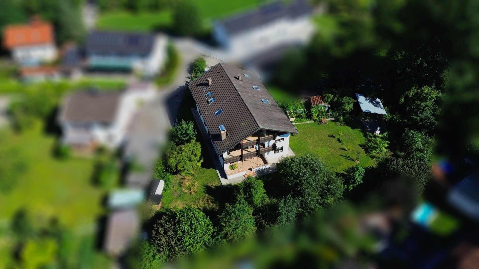 Dachgeschosswohnung mit großem Balkon und Gartennutzung