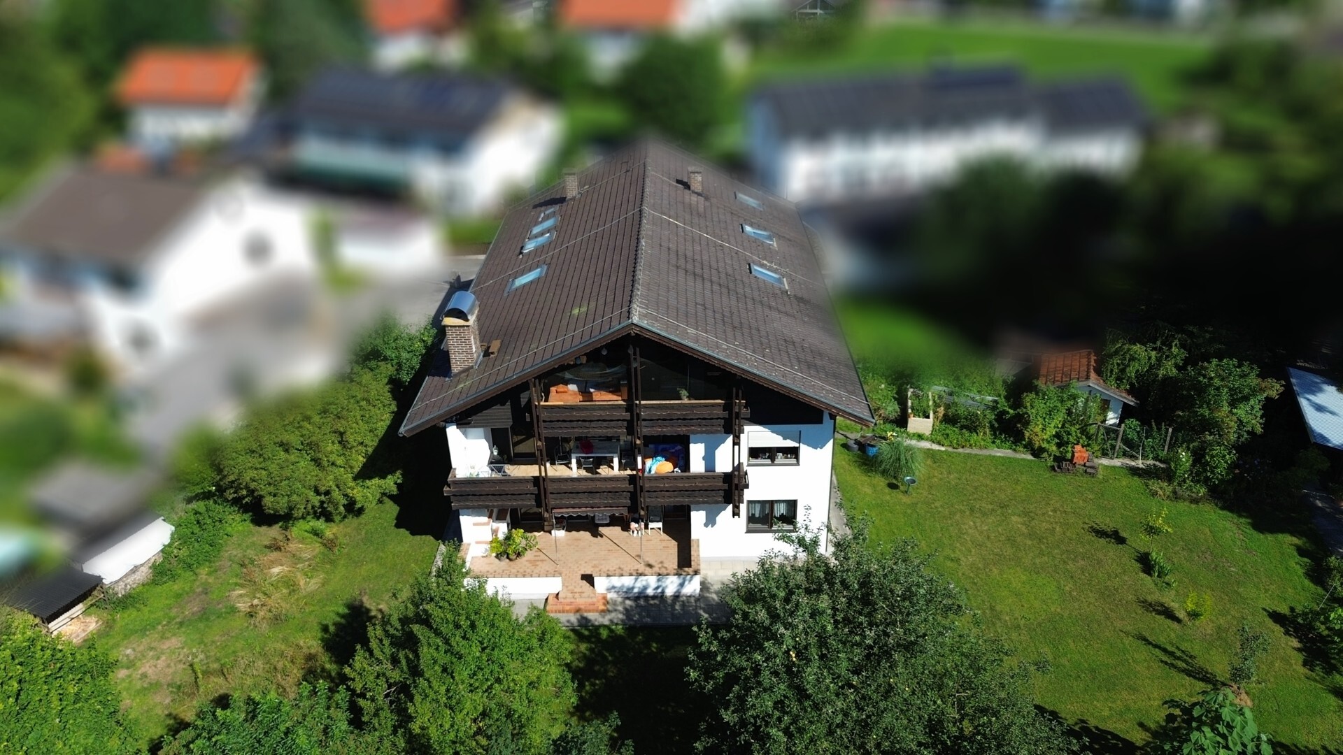 Dachgeschosswohnung mit großem Balkon und Gartennutzung