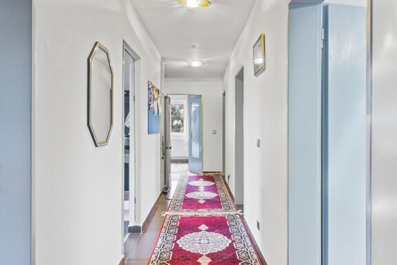 Geräumige 5 Zimmer Wohnung mit Balkon in zentraler Lage ! 3