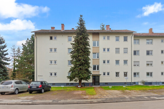 Geräumige 5 Zimmer Wohnung mit Balkon in zentraler Lage ! 1