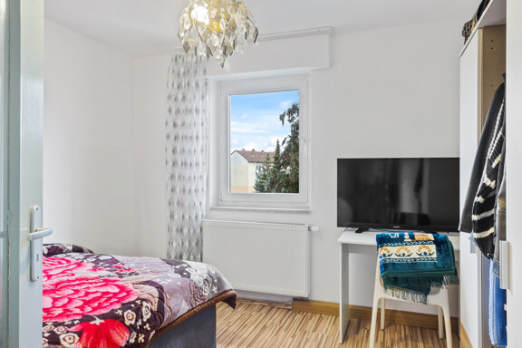 Geräumige 5 Zimmer Wohnung mit Balkon in zentraler Lage ! 4