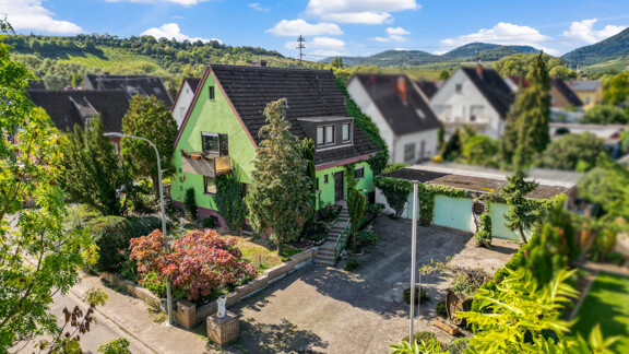 Freistehendes Einfamilienhaus auf sonnigem Eckgrundstück mit Doppelgarage!